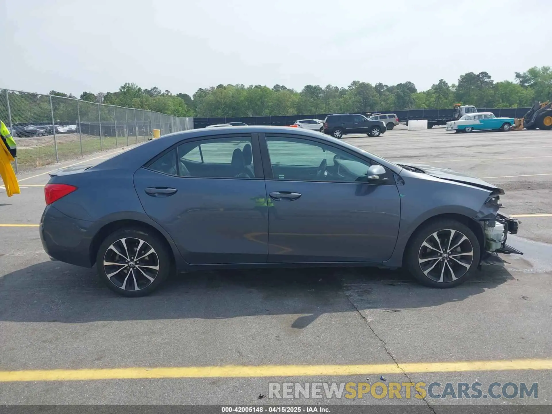 13 Photograph of a damaged car 2T1BURHE6KC223220 TOYOTA COROLLA 2019