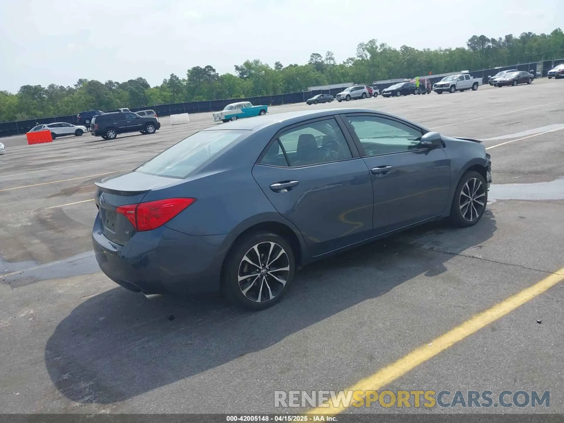 4 Photograph of a damaged car 2T1BURHE6KC223220 TOYOTA COROLLA 2019