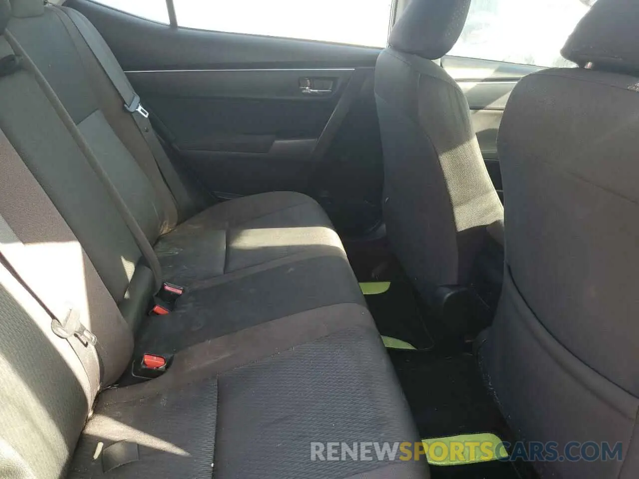 10 Photograph of a damaged car 2T1BURHE6KC231835 TOYOTA COROLLA 2019