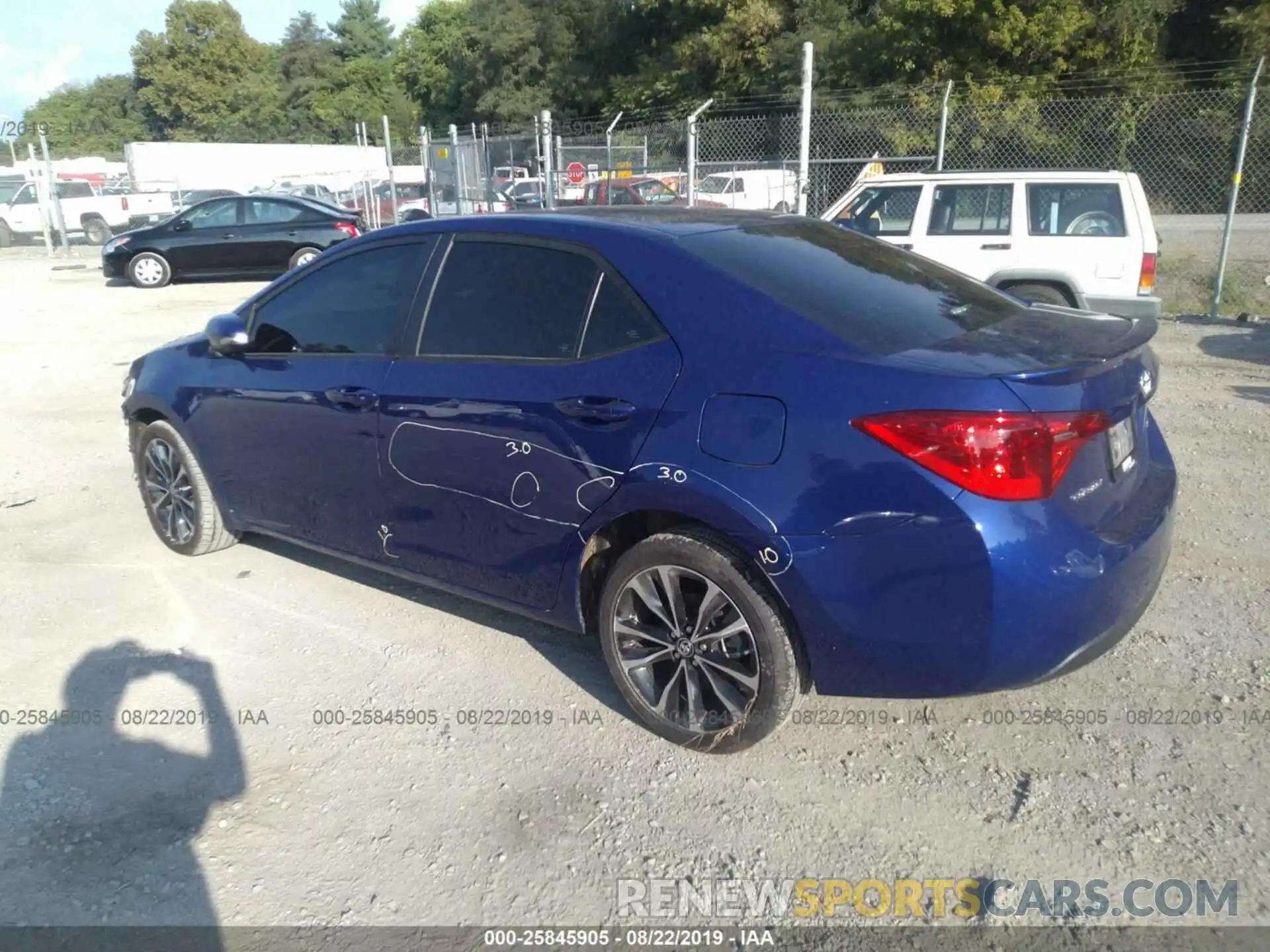 3 Photograph of a damaged car 2T1BURHE6KC232256 TOYOTA COROLLA 2019