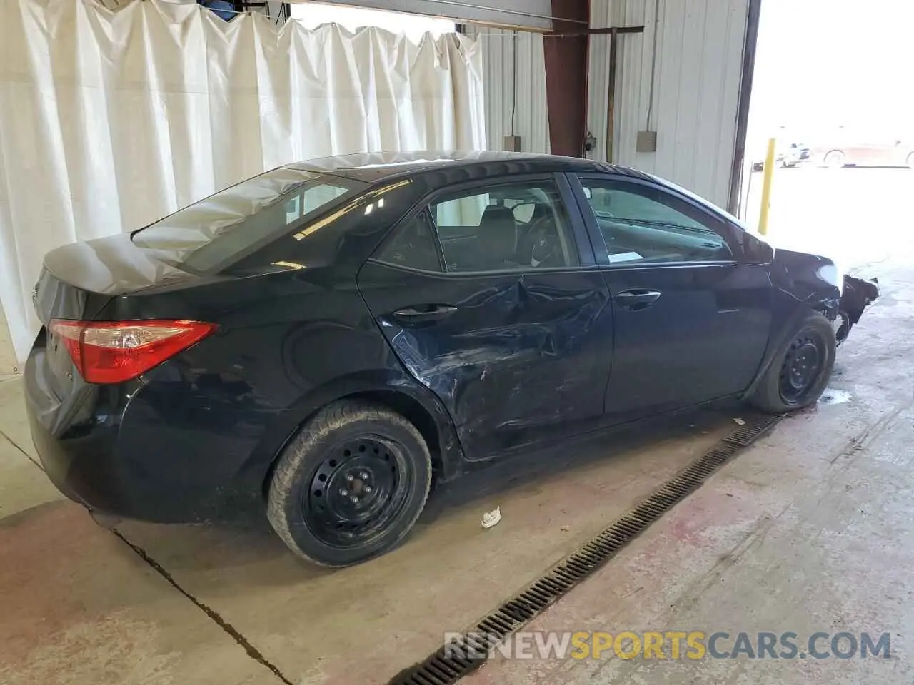 3 Photograph of a damaged car 2T1BURHE6KC233908 TOYOTA COROLLA 2019