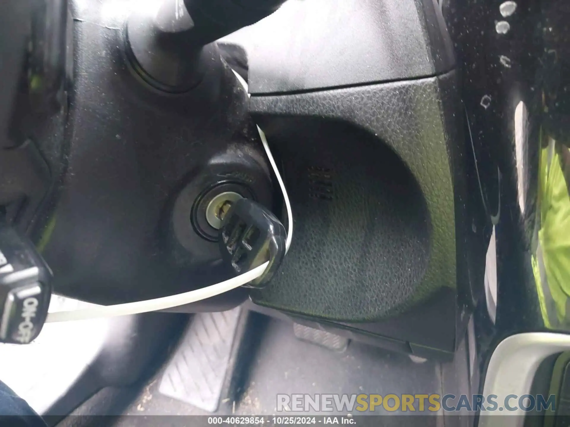 11 Photograph of a damaged car 2T1BURHE6KC234136 TOYOTA COROLLA 2019