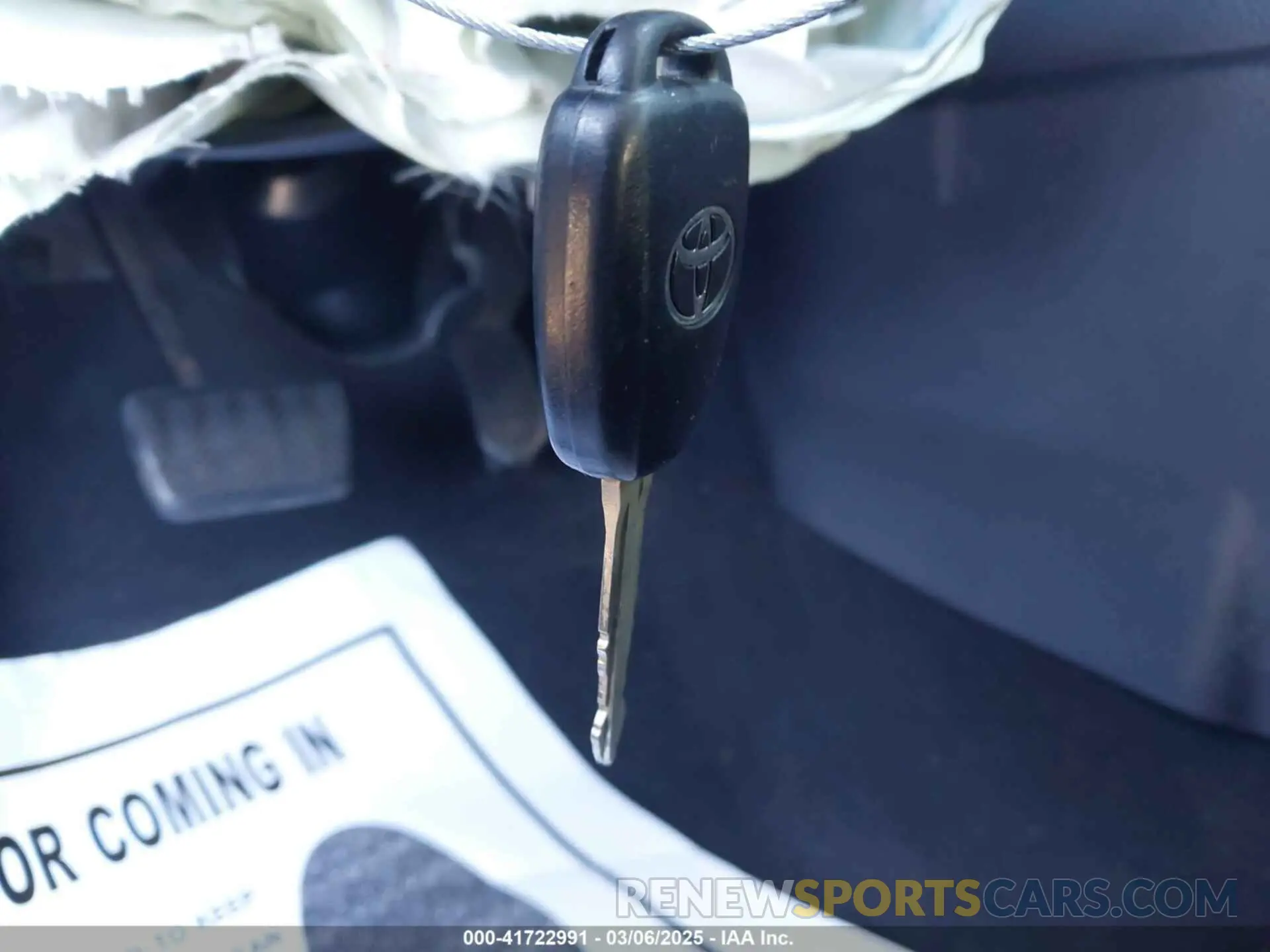 11 Photograph of a damaged car 2T1BURHE6KC235402 TOYOTA COROLLA 2019