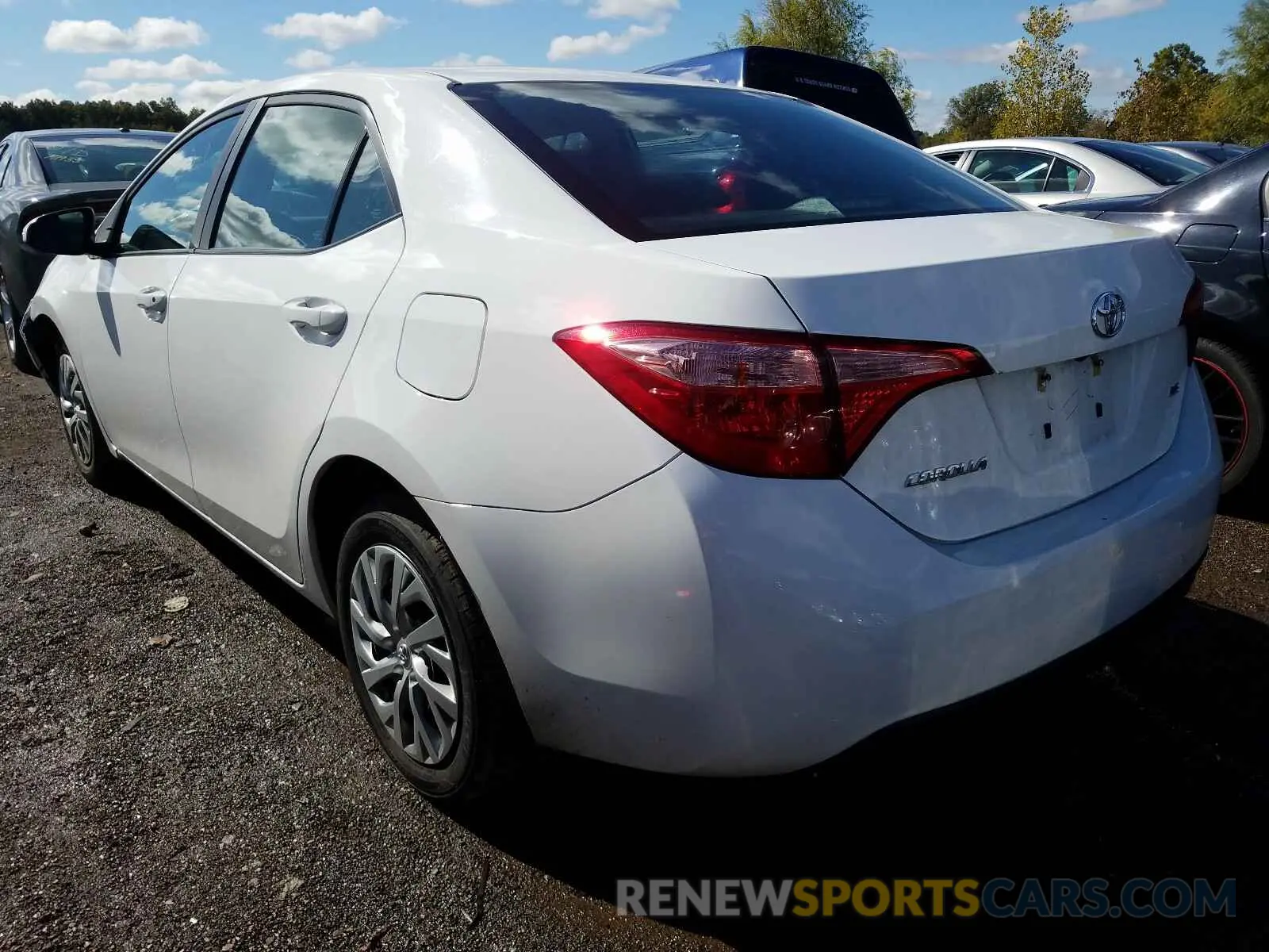 3 Photograph of a damaged car 2T1BURHE6KC240163 TOYOTA COROLLA 2019