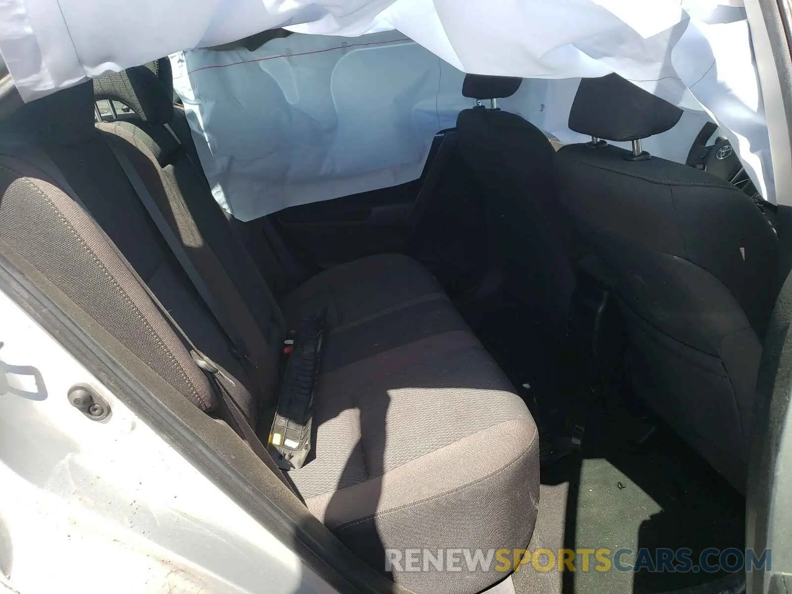 6 Photograph of a damaged car 2T1BURHE6KC241166 TOYOTA COROLLA 2019