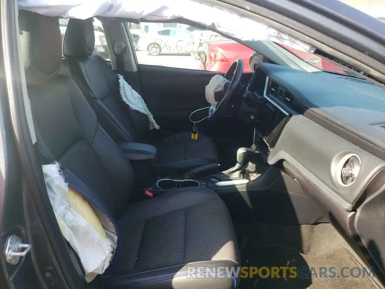 5 Photograph of a damaged car 2T1BURHE6KC241930 TOYOTA COROLLA 2019