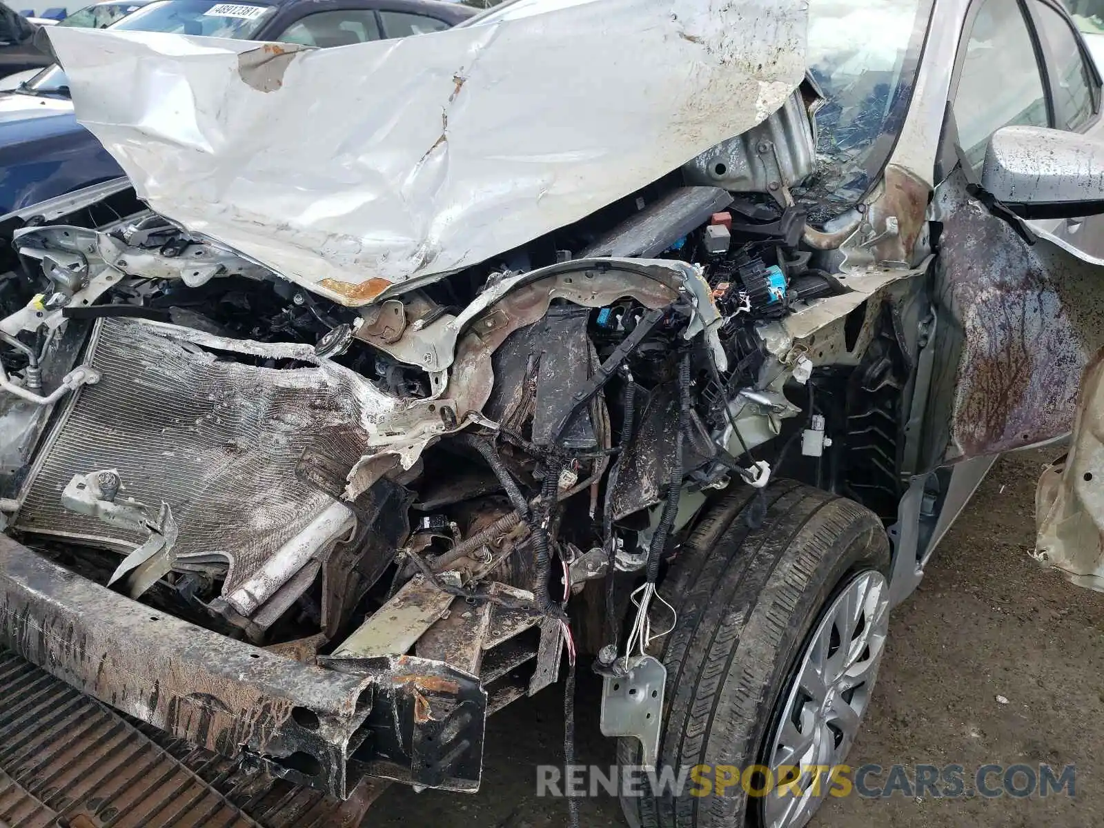 9 Photograph of a damaged car 2T1BURHE6KC242060 TOYOTA COROLLA 2019