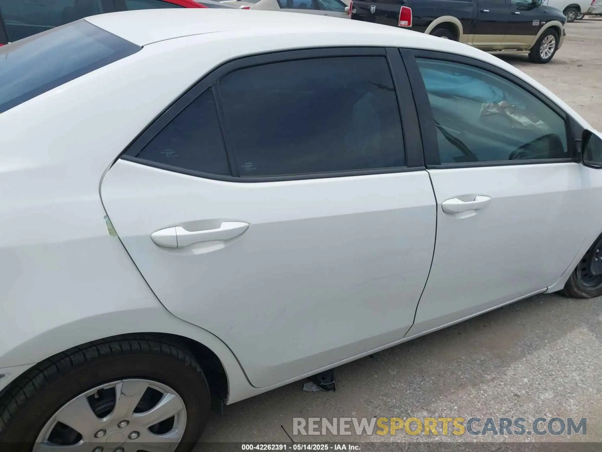 13 Photograph of a damaged car 2T1BURHE6KC243340 TOYOTA COROLLA 2019
