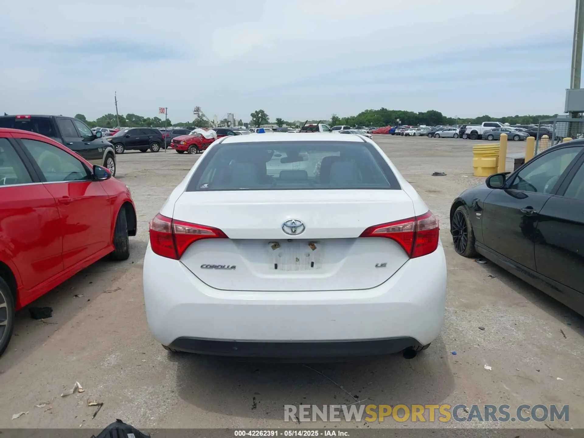 16 Photograph of a damaged car 2T1BURHE6KC243340 TOYOTA COROLLA 2019