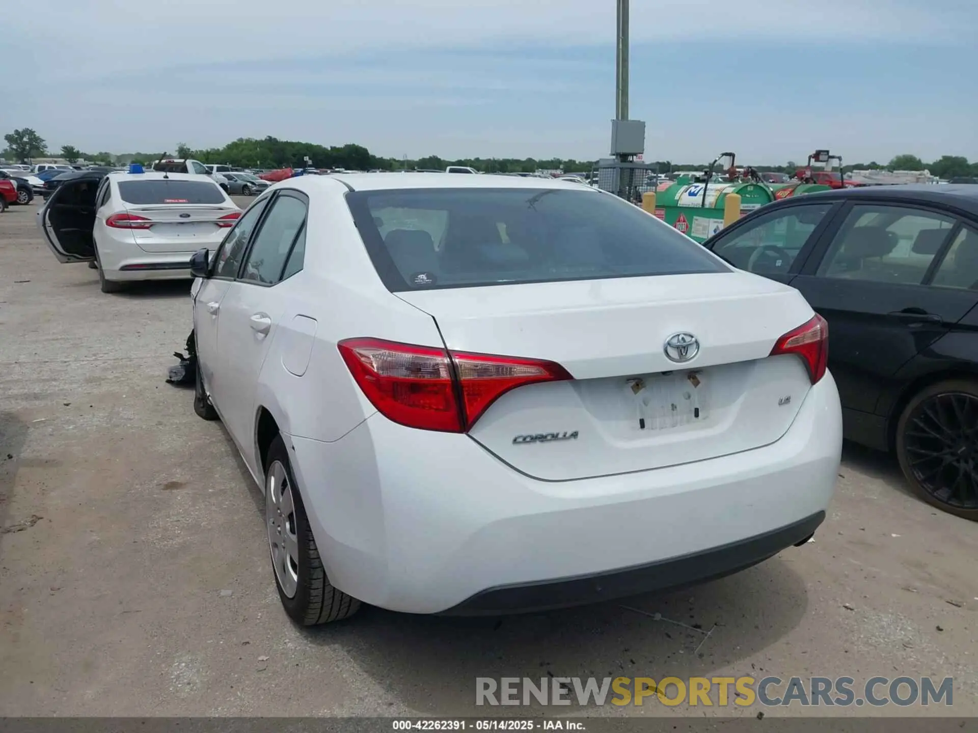 3 Photograph of a damaged car 2T1BURHE6KC243340 TOYOTA COROLLA 2019