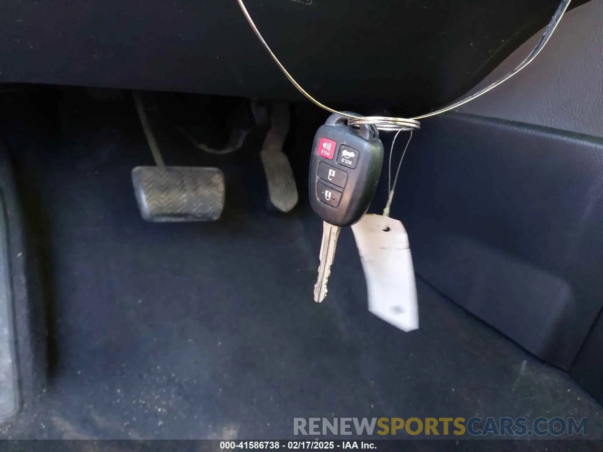 11 Photograph of a damaged car 2T1BURHE7KC127533 TOYOTA COROLLA 2019