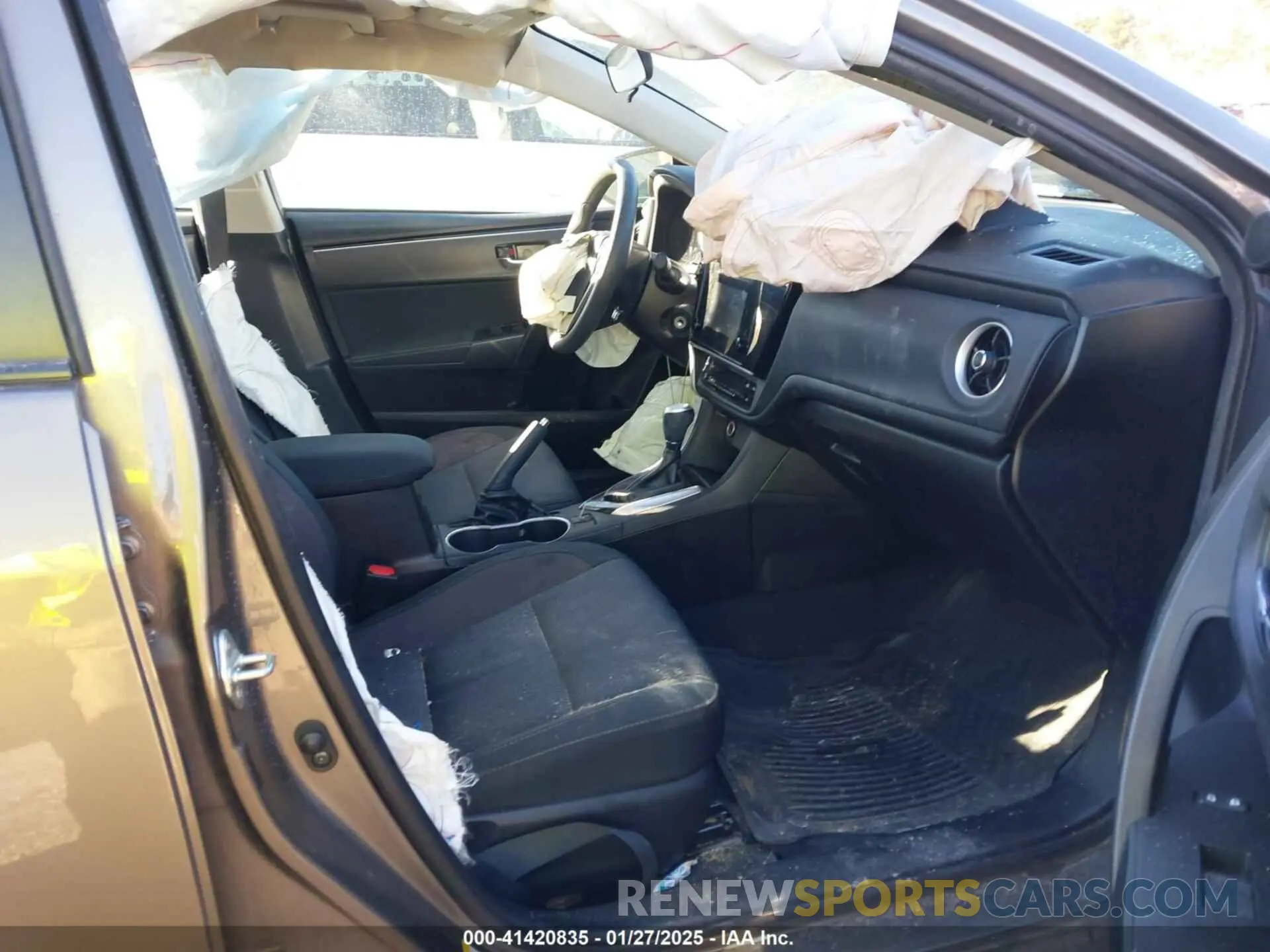 5 Photograph of a damaged car 2T1BURHE7KC135356 TOYOTA COROLLA 2019