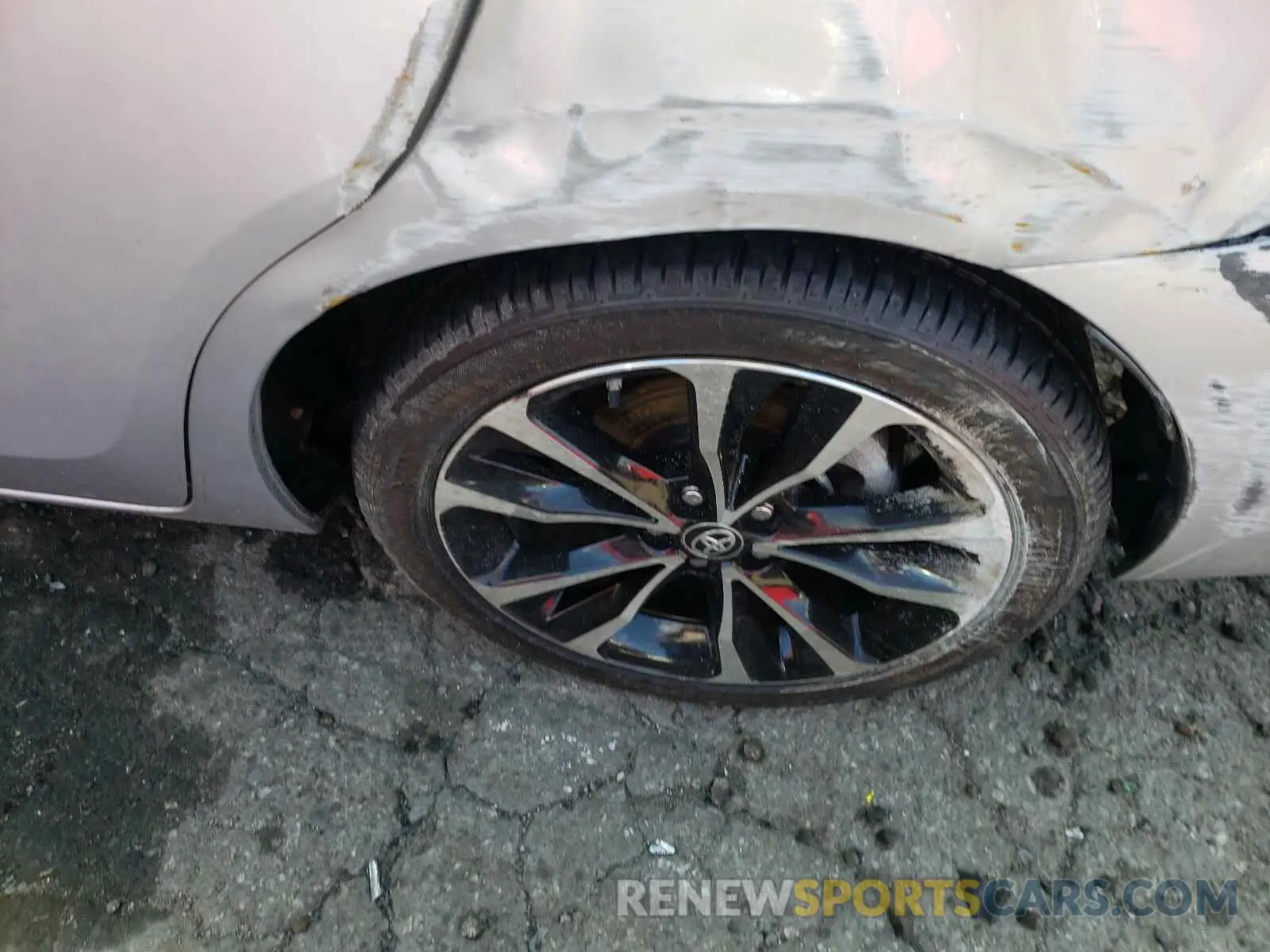 9 Photograph of a damaged car 2T1BURHE7KC135454 TOYOTA COROLLA 2019