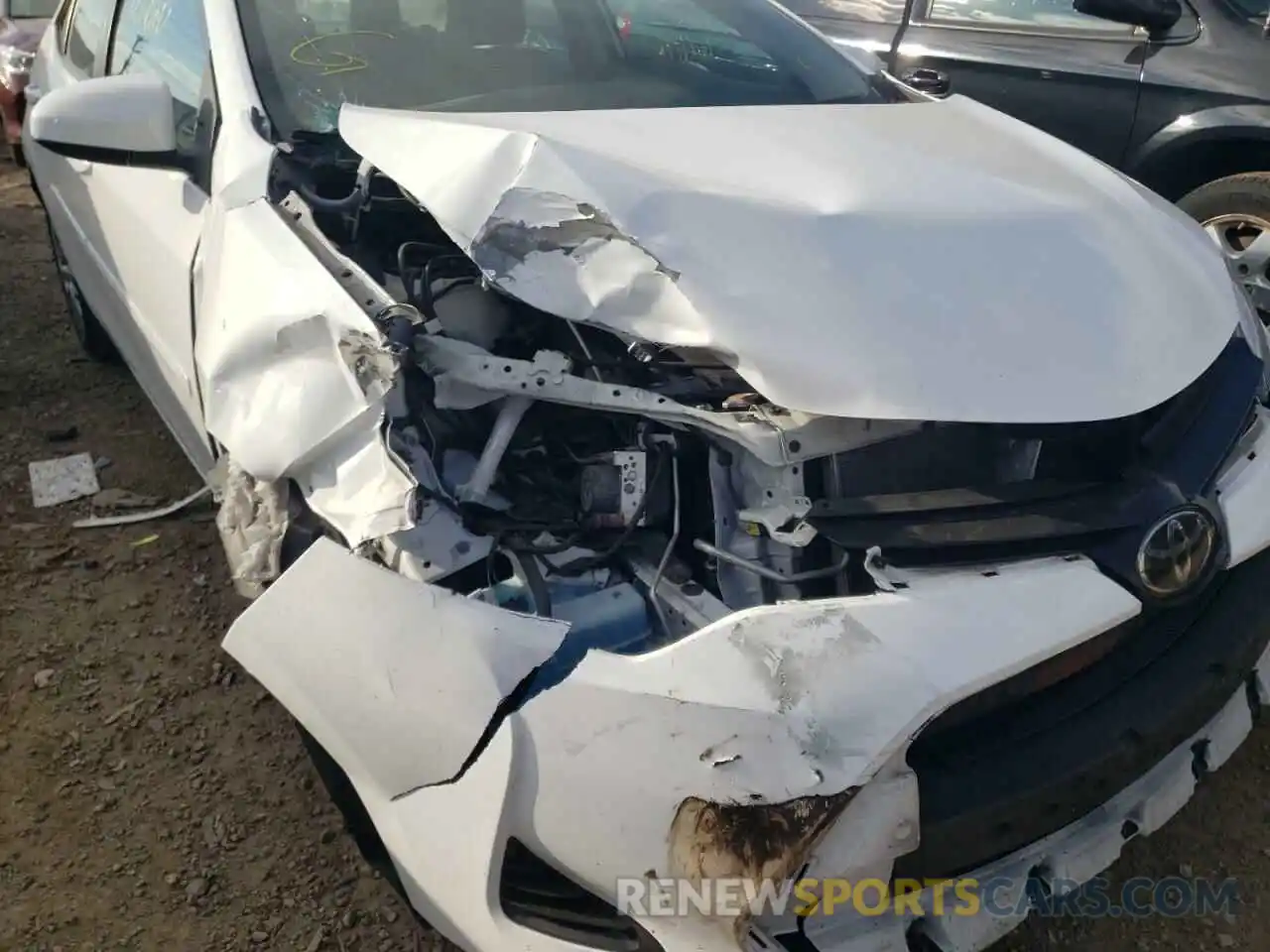 9 Photograph of a damaged car 2T1BURHE7KC143036 TOYOTA COROLLA 2019