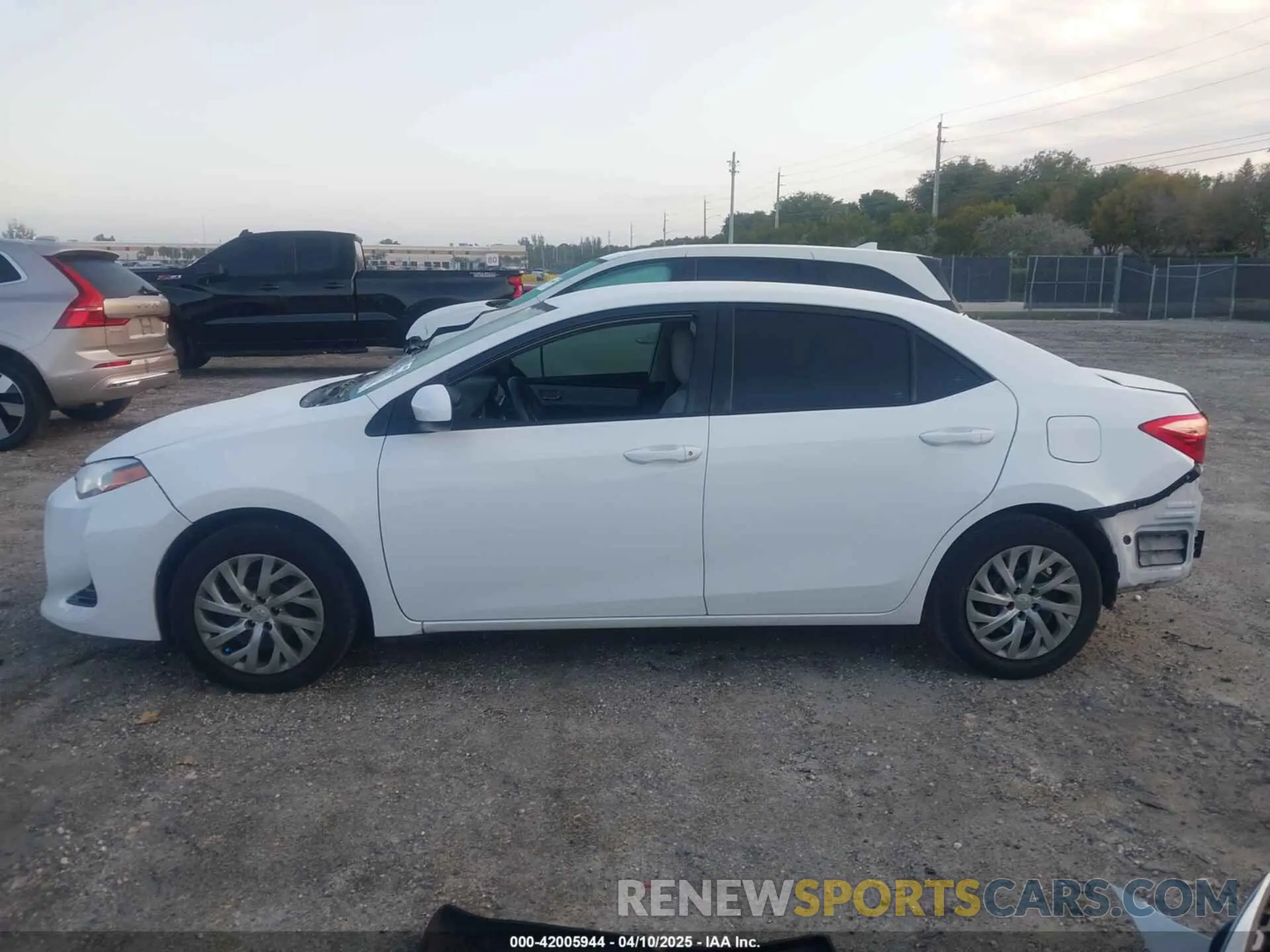 15 Photograph of a damaged car 2T1BURHE7KC147006 TOYOTA COROLLA 2019