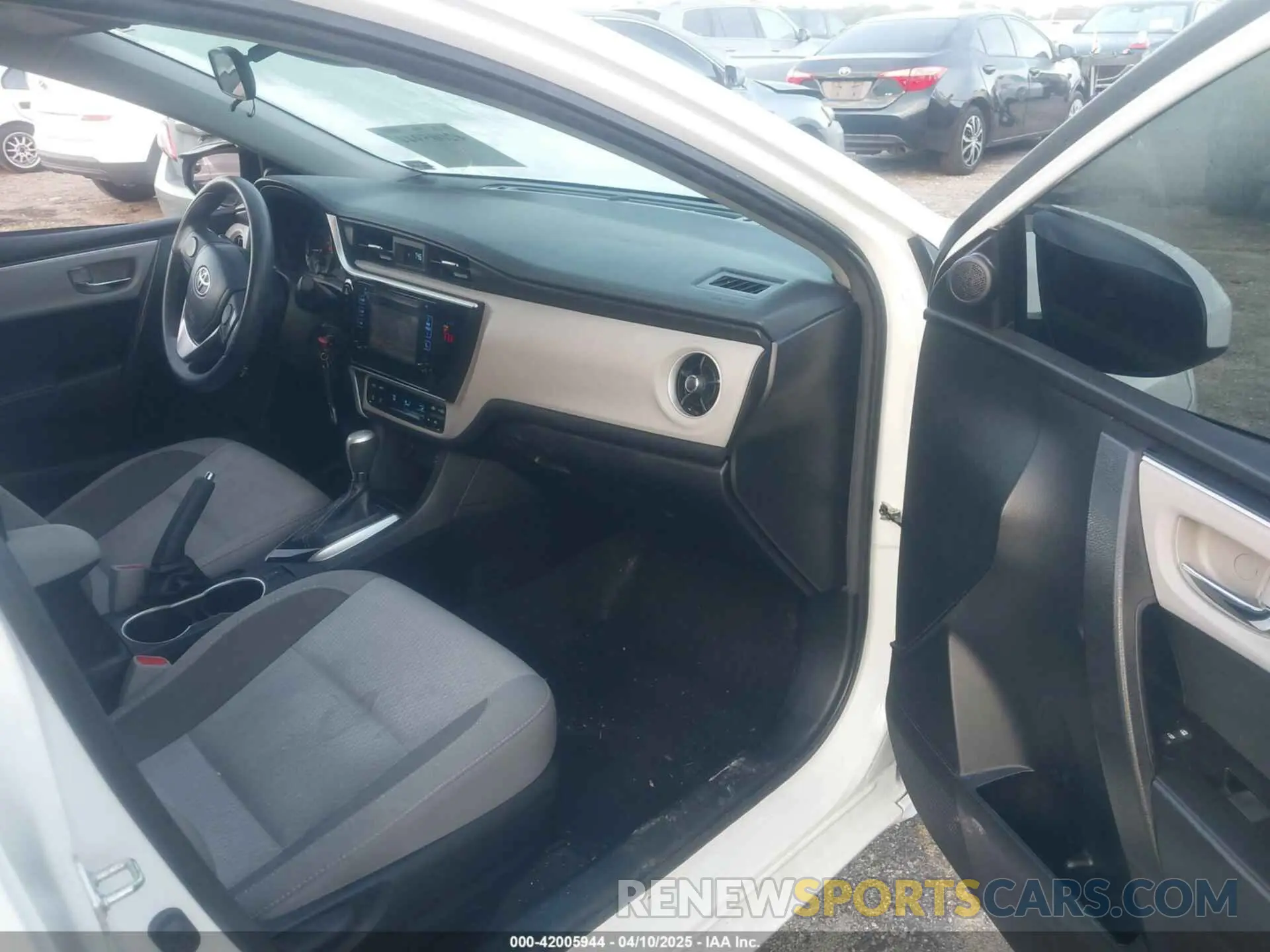 5 Photograph of a damaged car 2T1BURHE7KC147006 TOYOTA COROLLA 2019