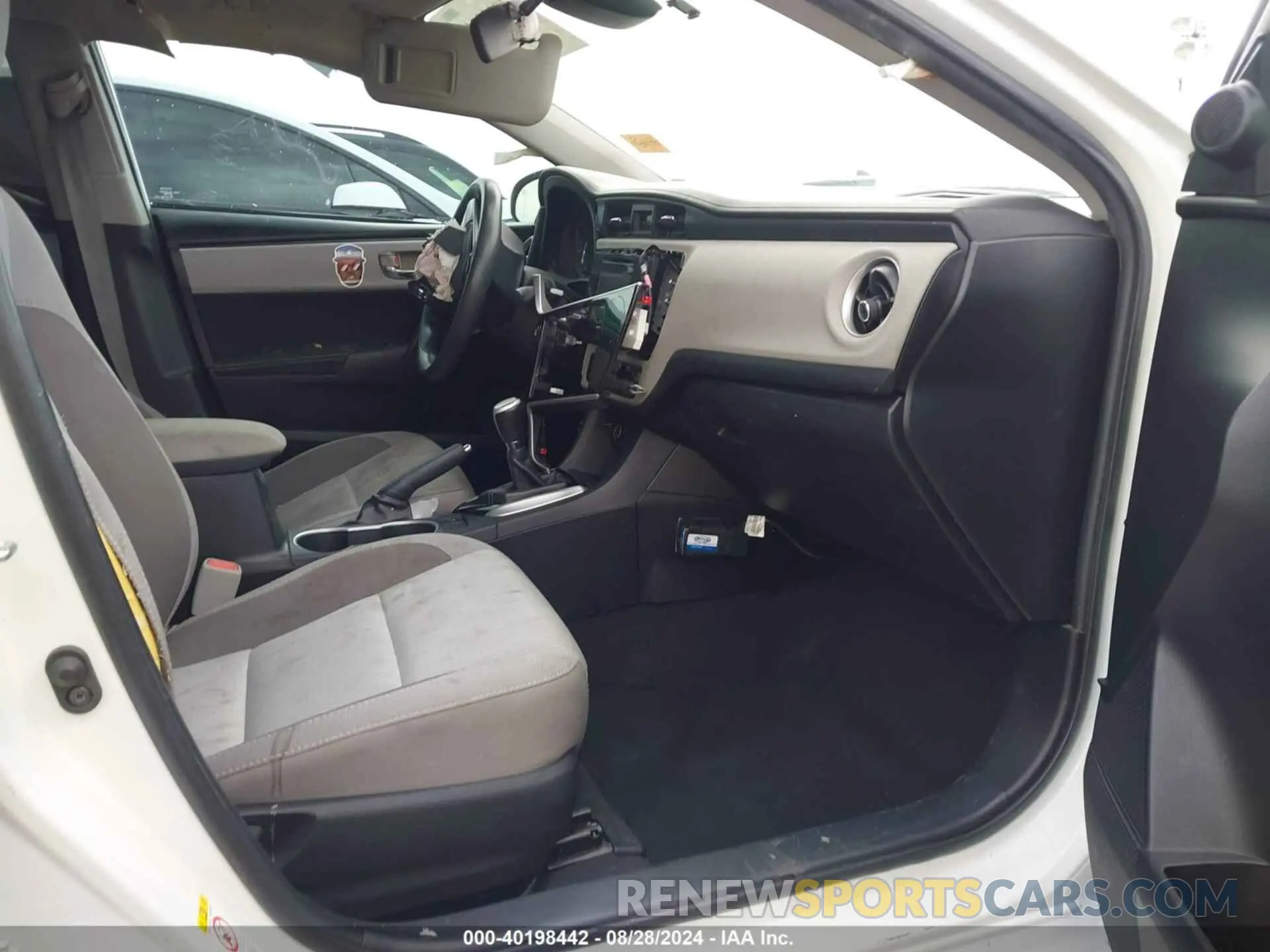 5 Photograph of a damaged car 2T1BURHE7KC180085 TOYOTA COROLLA 2019