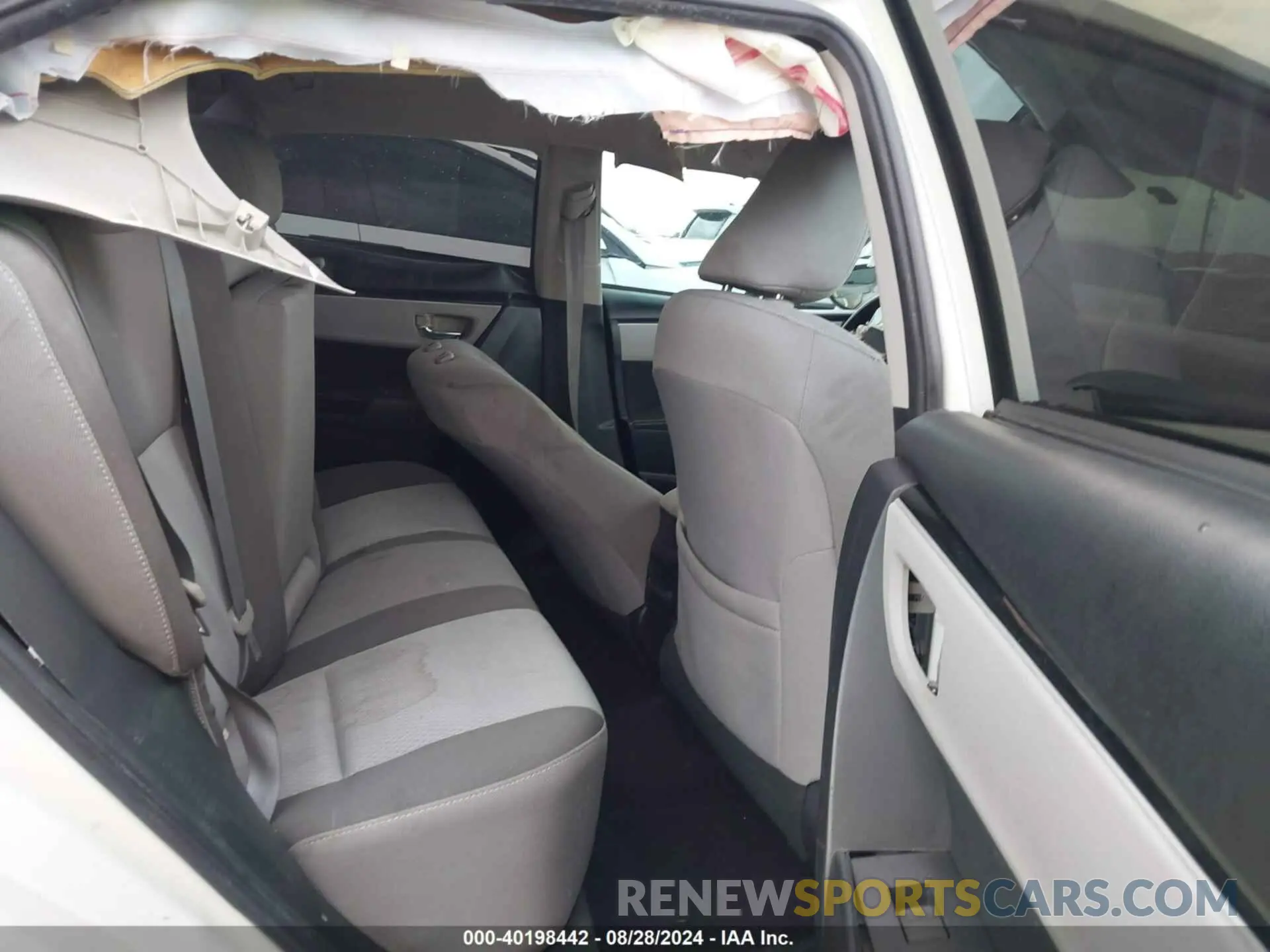 8 Photograph of a damaged car 2T1BURHE7KC180085 TOYOTA COROLLA 2019
