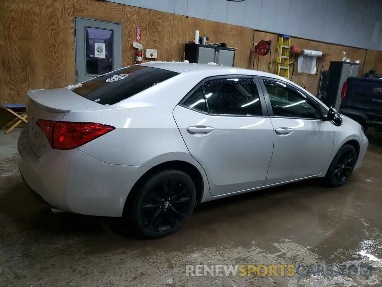 3 Photograph of a damaged car 2T1BURHE7KC181186 TOYOTA COROLLA 2019