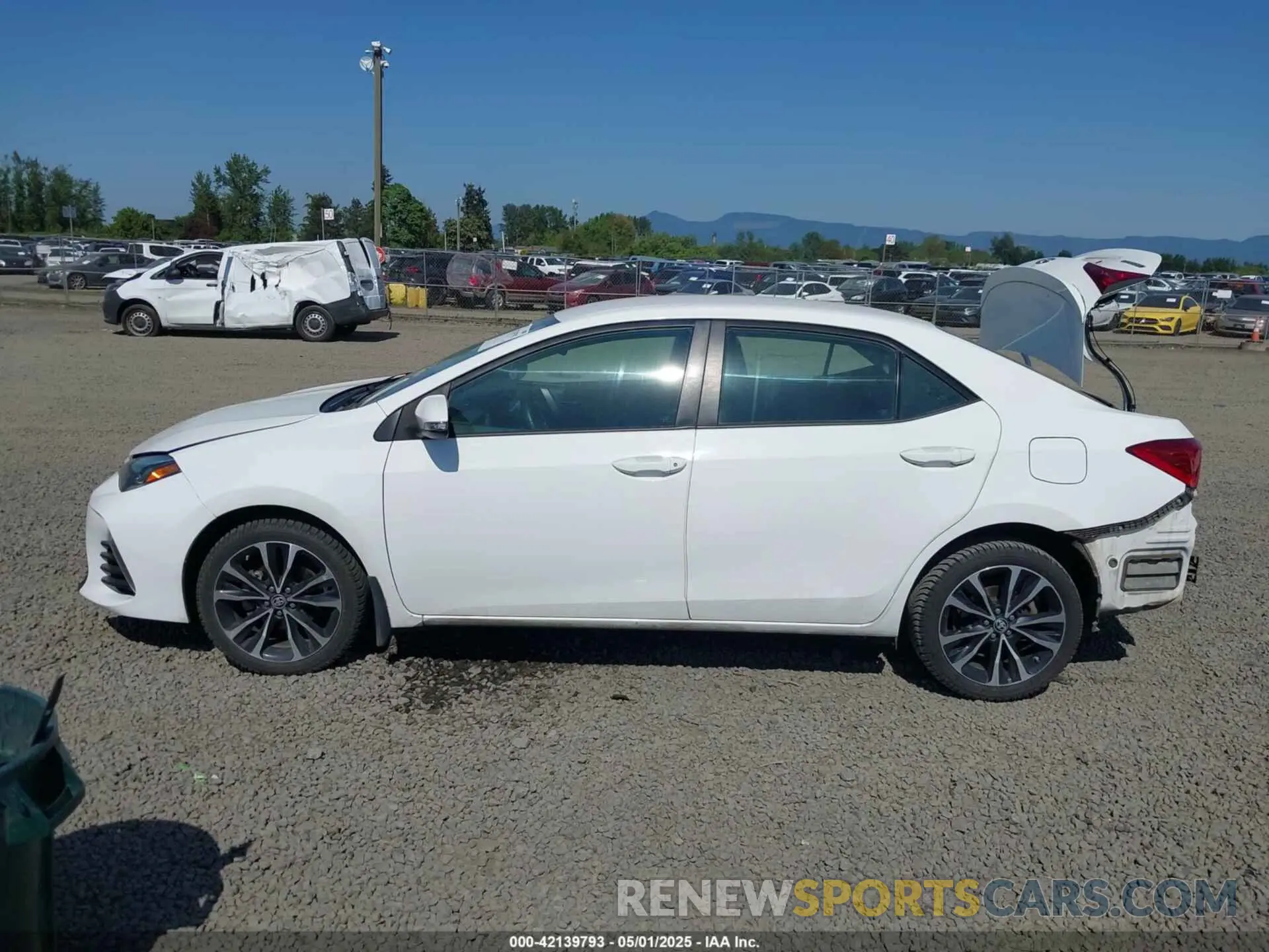 15 Photograph of a damaged car 2T1BURHE7KC192303 TOYOTA COROLLA 2019