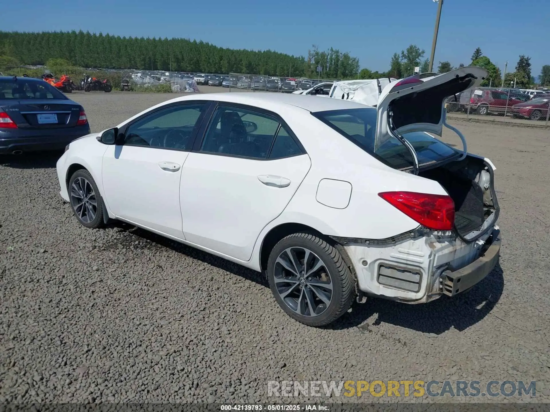 3 Photograph of a damaged car 2T1BURHE7KC192303 TOYOTA COROLLA 2019