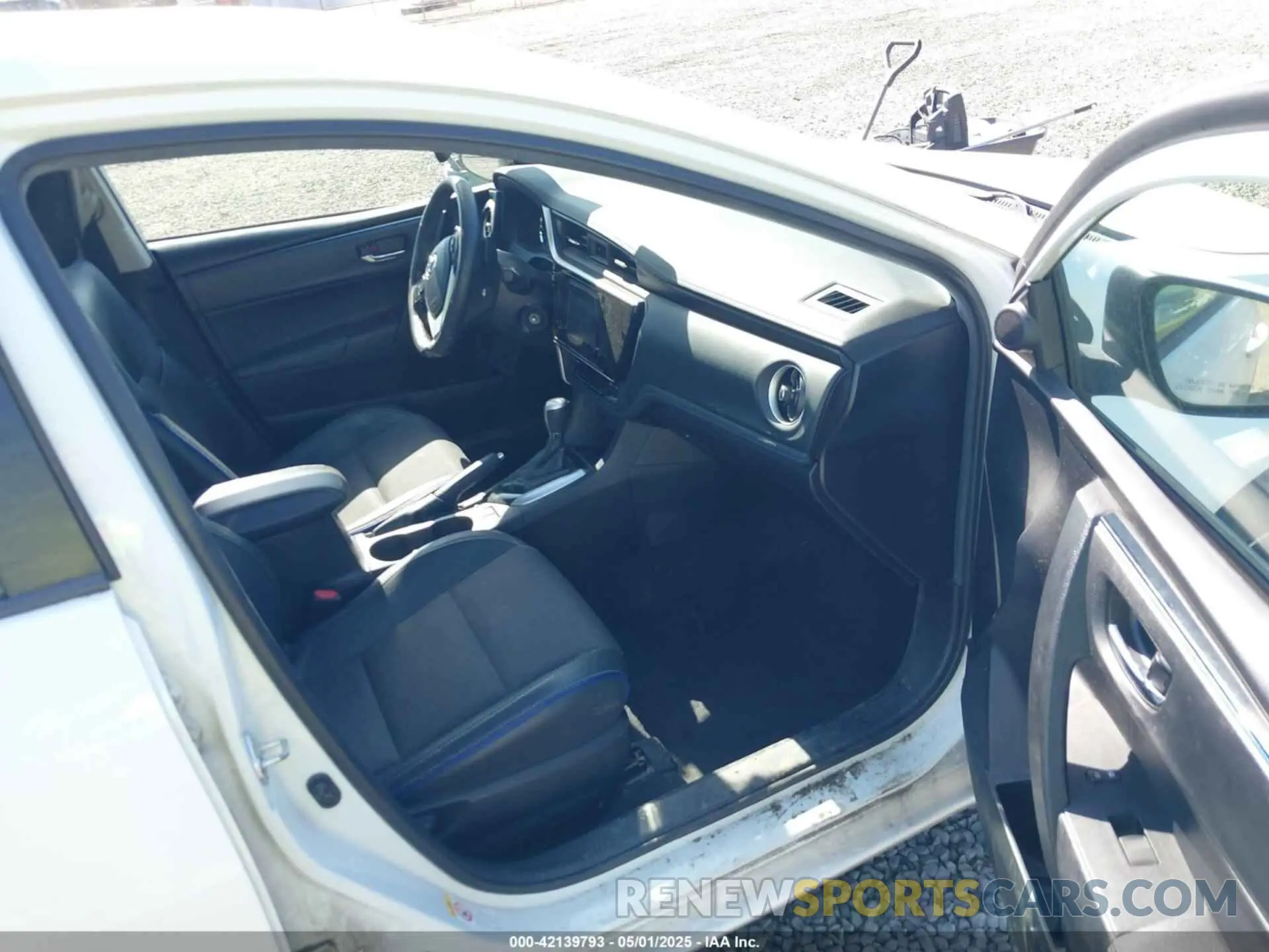 5 Photograph of a damaged car 2T1BURHE7KC192303 TOYOTA COROLLA 2019