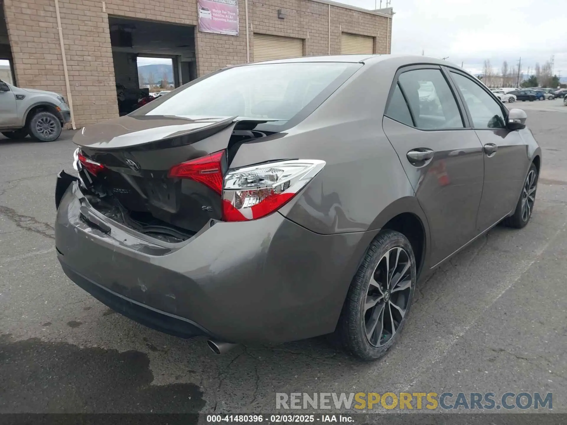 4 Photograph of a damaged car 2T1BURHE7KC196769 TOYOTA COROLLA 2019