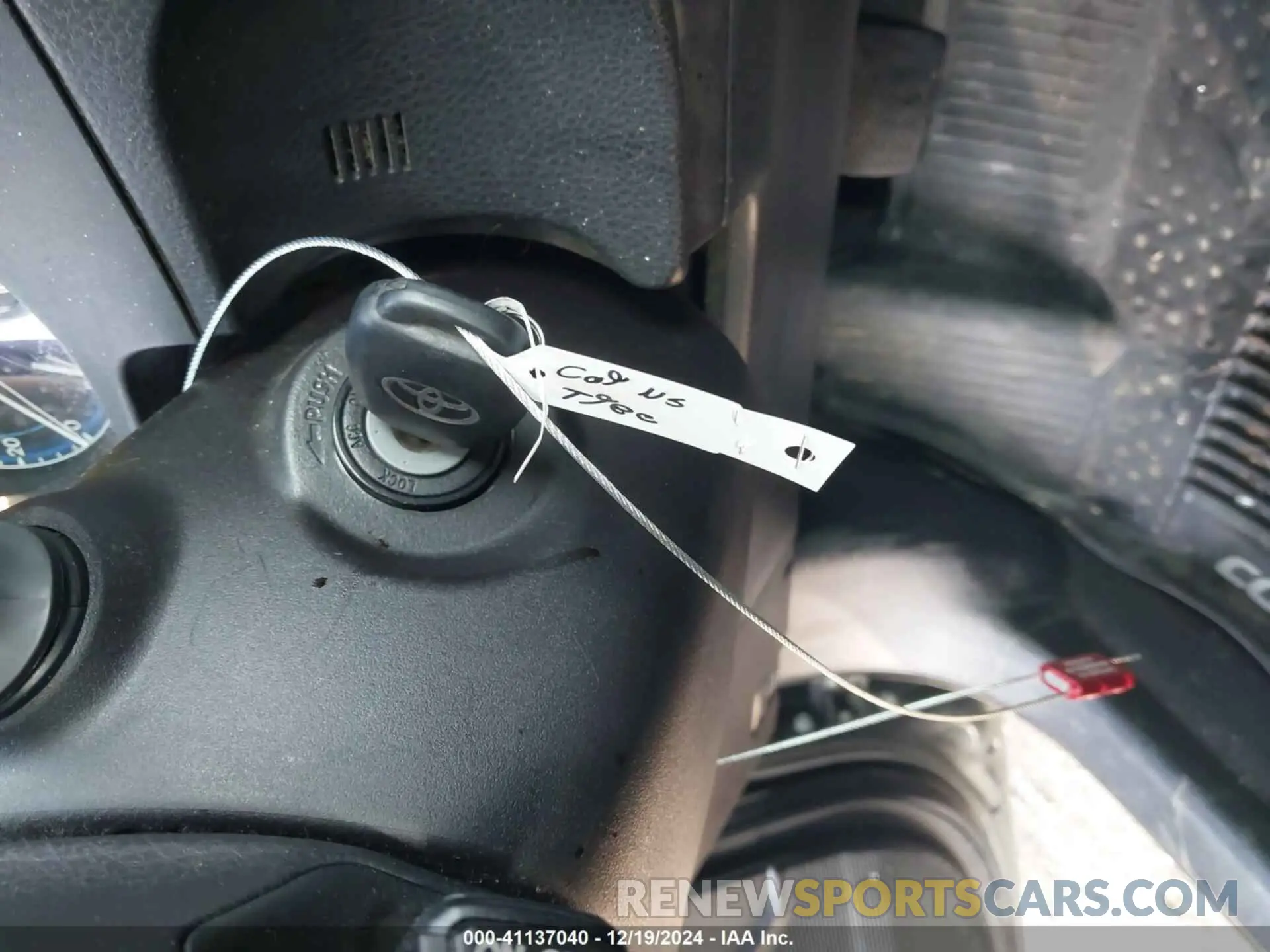 11 Photograph of a damaged car 2T1BURHE7KC201338 TOYOTA COROLLA 2019