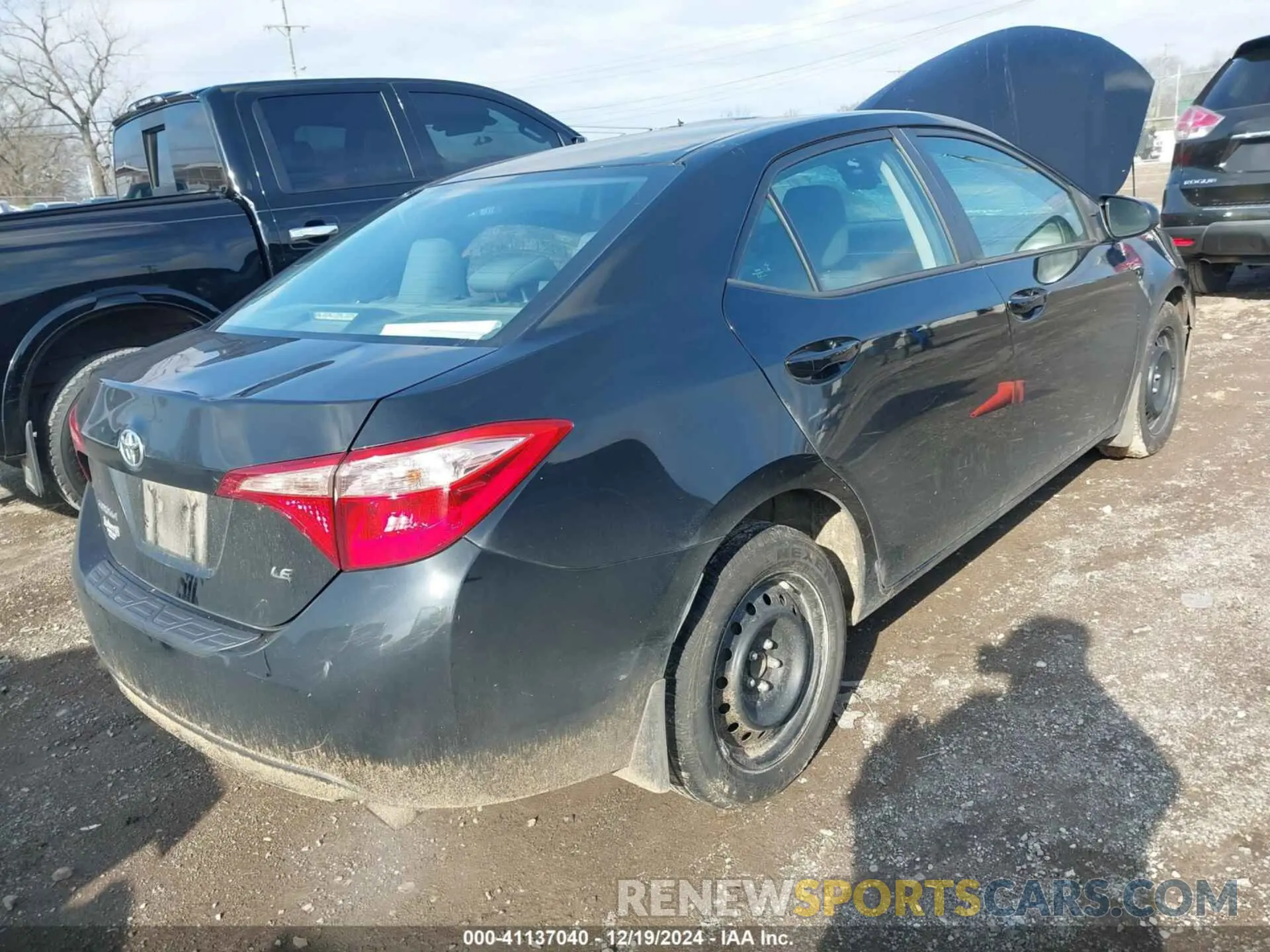 4 Photograph of a damaged car 2T1BURHE7KC201338 TOYOTA COROLLA 2019