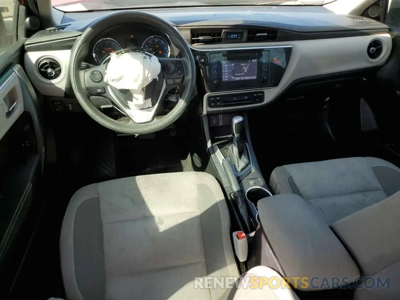 8 Photograph of a damaged car 2T1BURHE7KC203381 TOYOTA COROLLA 2019