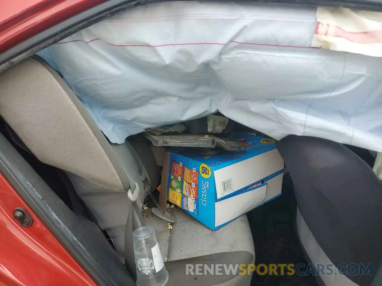 10 Photograph of a damaged car 2T1BURHE7KC205566 TOYOTA COROLLA 2019