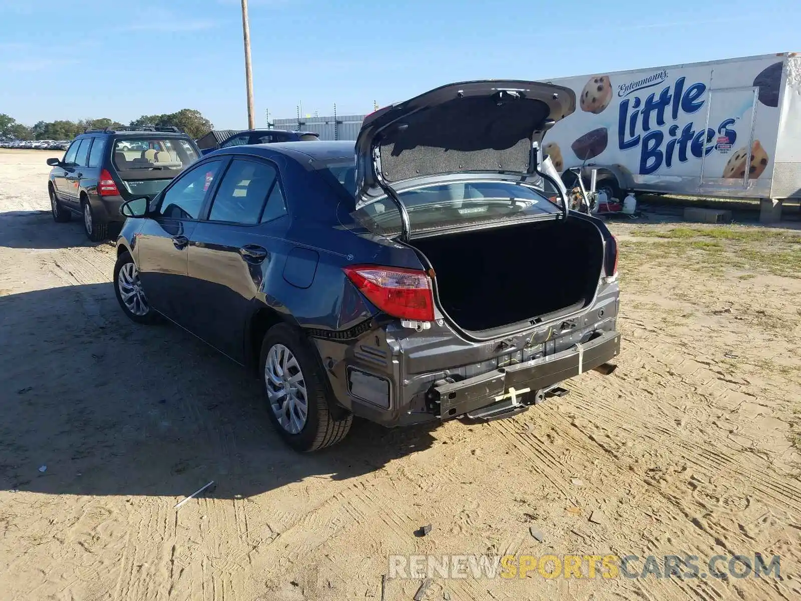 3 Photograph of a damaged car 2T1BURHE7KC208385 TOYOTA COROLLA 2019