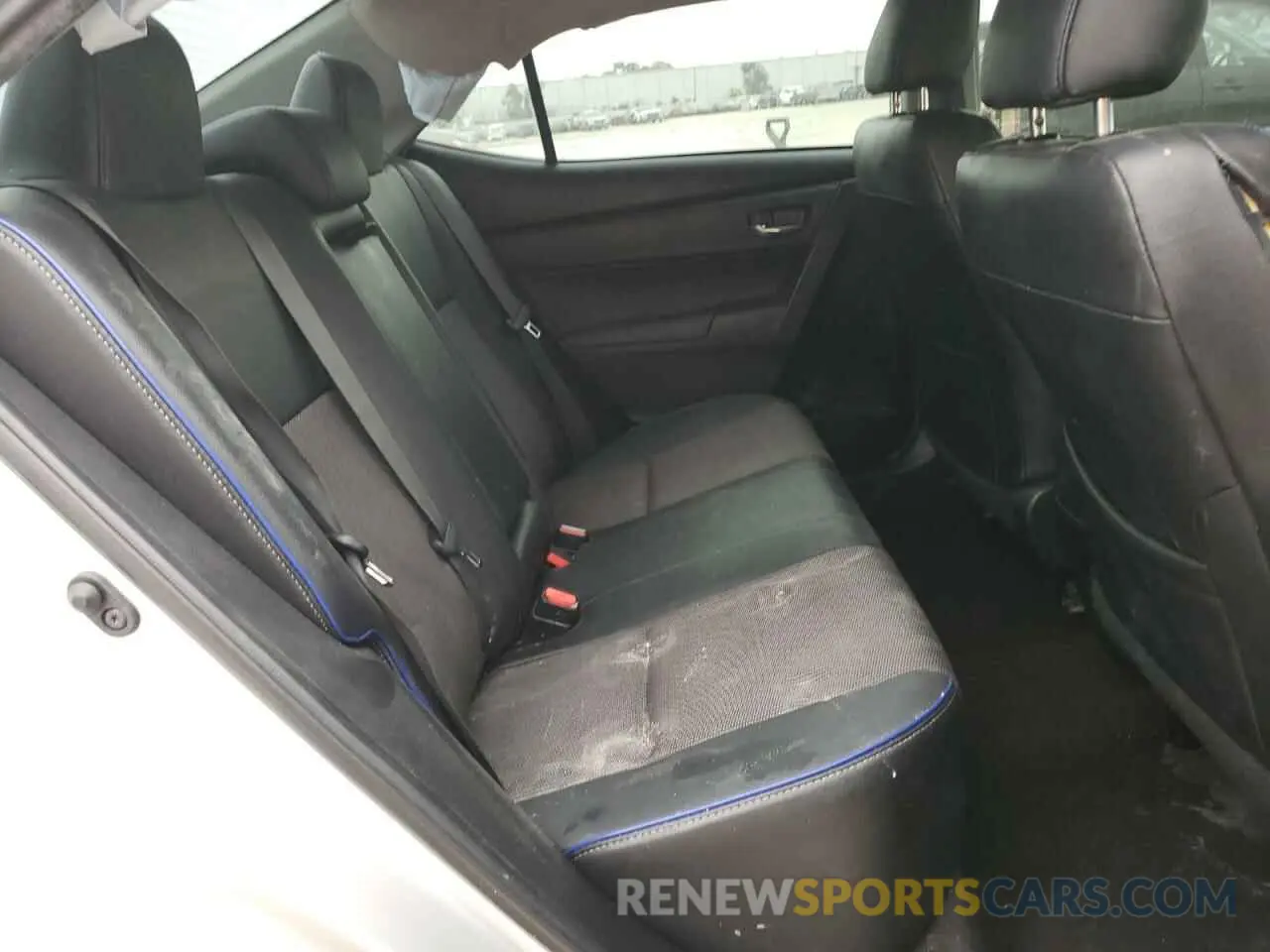 10 Photograph of a damaged car 2T1BURHE7KC211819 TOYOTA COROLLA 2019
