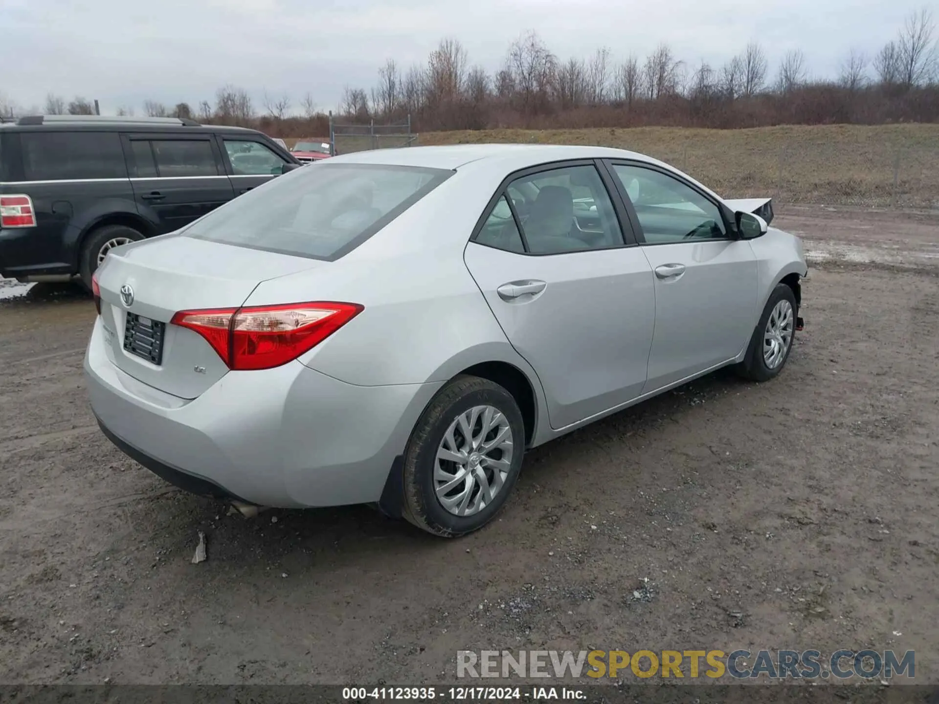 4 Photograph of a damaged car 2T1BURHE7KC212629 TOYOTA COROLLA 2019