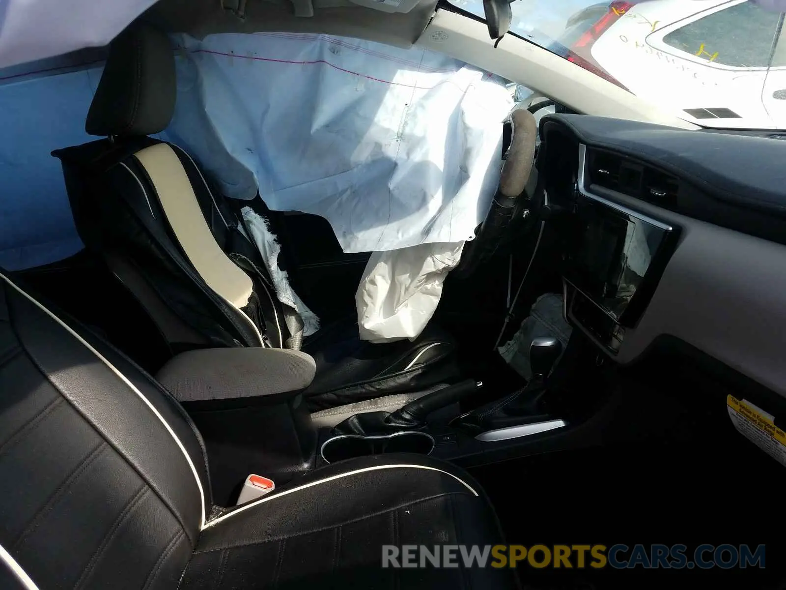 5 Photograph of a damaged car 2T1BURHE7KC219015 TOYOTA COROLLA 2019