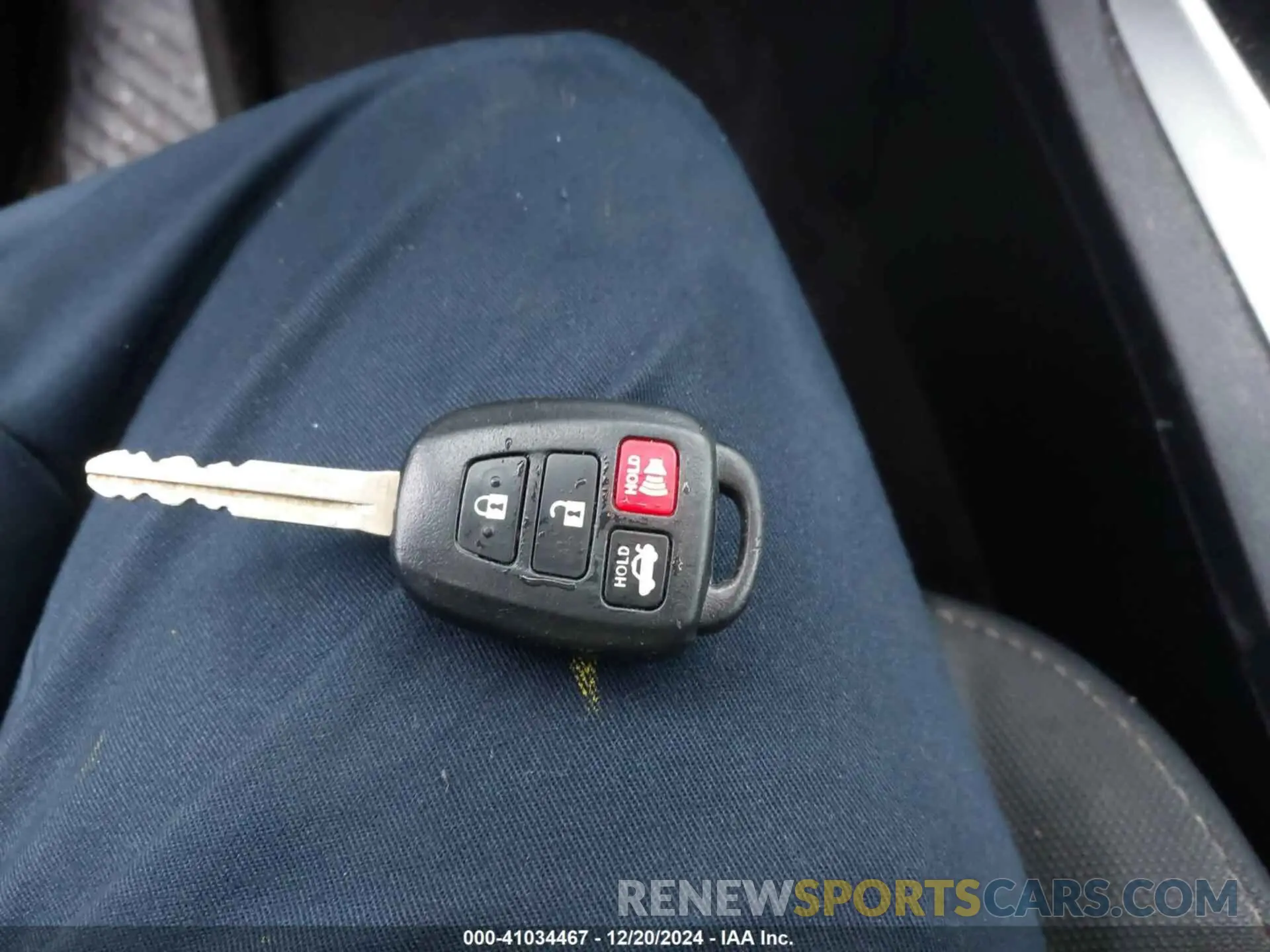 11 Photograph of a damaged car 2T1BURHE7KC239975 TOYOTA COROLLA 2019