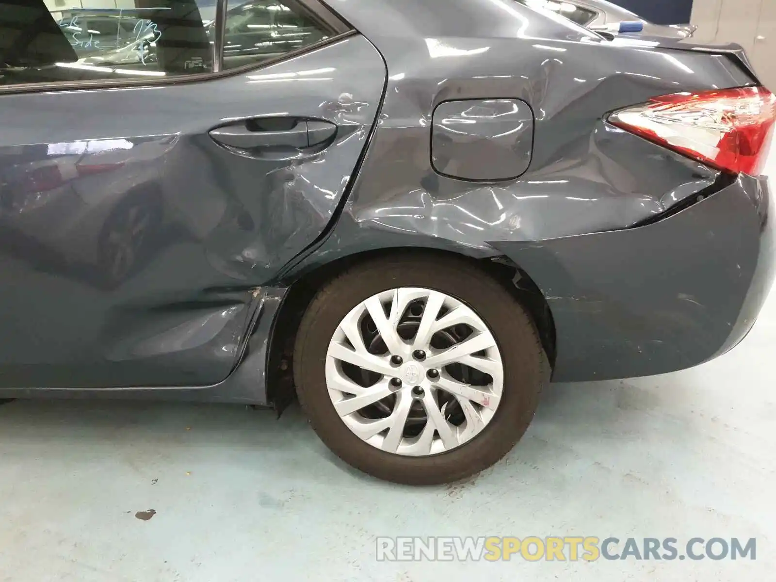 9 Photograph of a damaged car 2T1BURHE7KC240091 TOYOTA COROLLA 2019