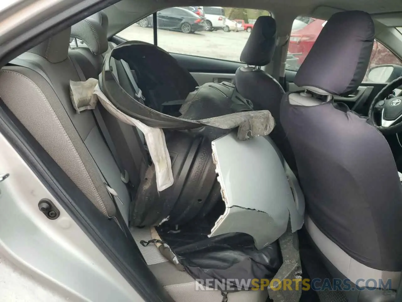 10 Photograph of a damaged car 2T1BURHE7KC246165 TOYOTA COROLLA 2019