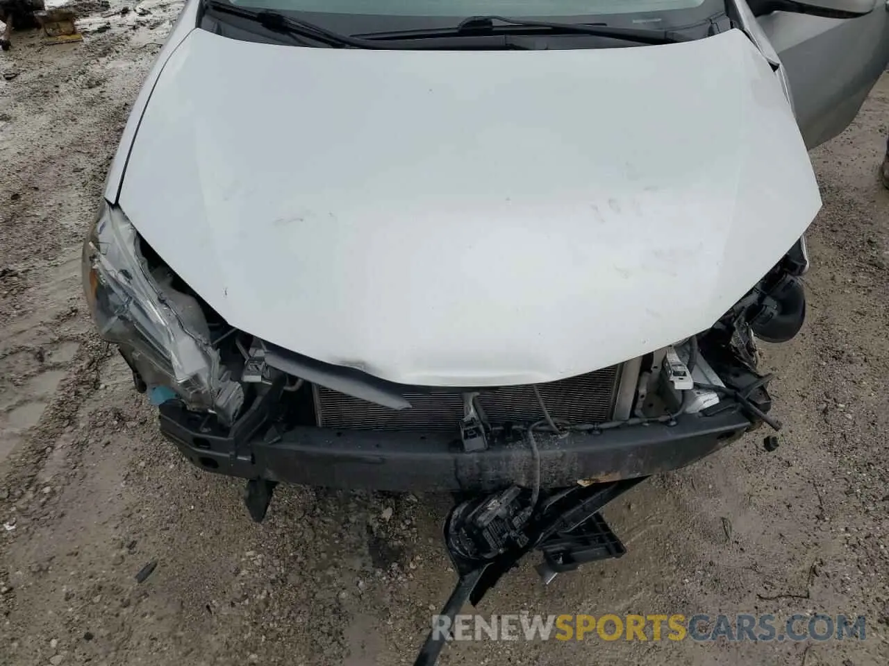 11 Photograph of a damaged car 2T1BURHE7KC246165 TOYOTA COROLLA 2019