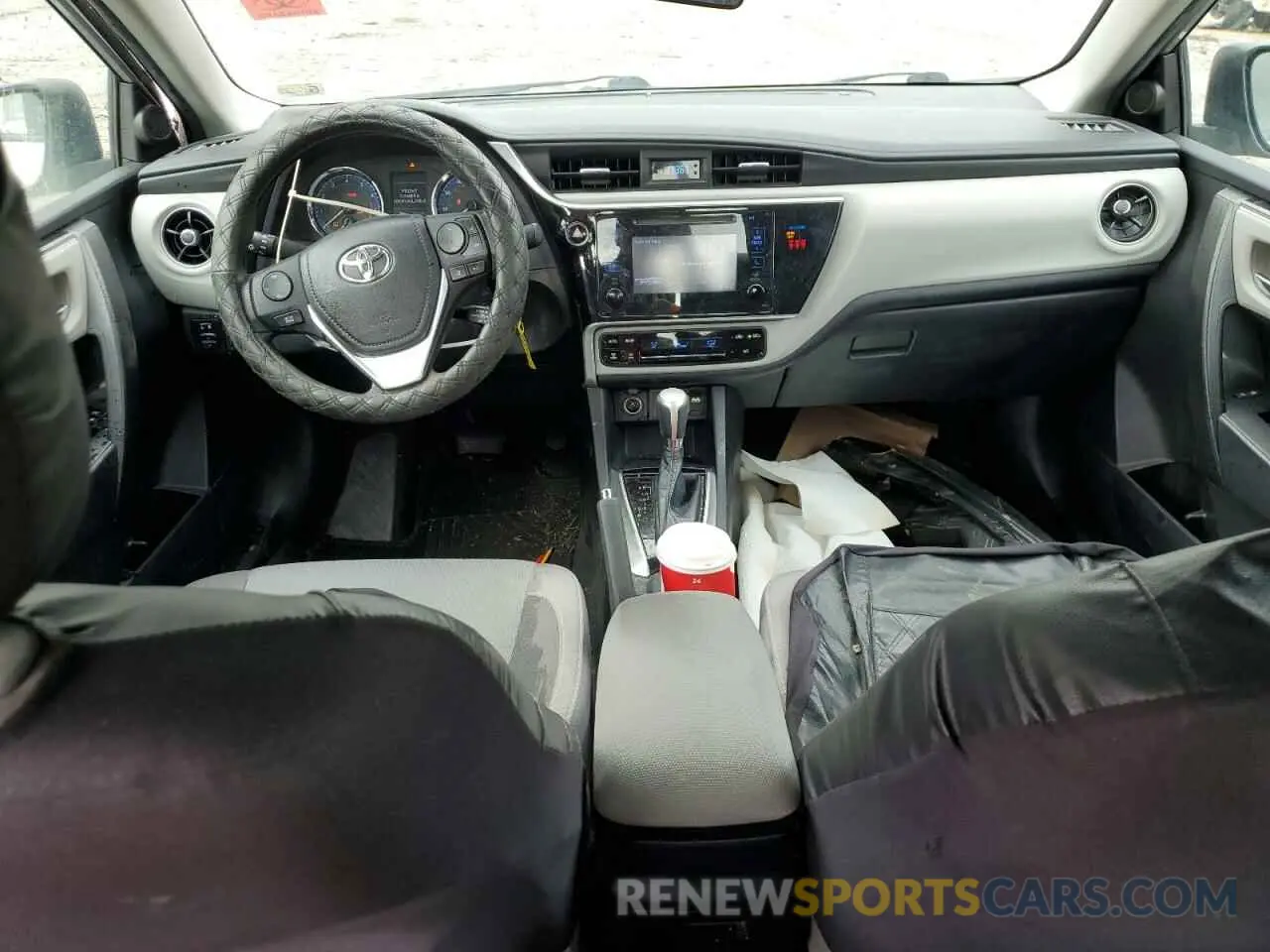 8 Photograph of a damaged car 2T1BURHE7KC246165 TOYOTA COROLLA 2019