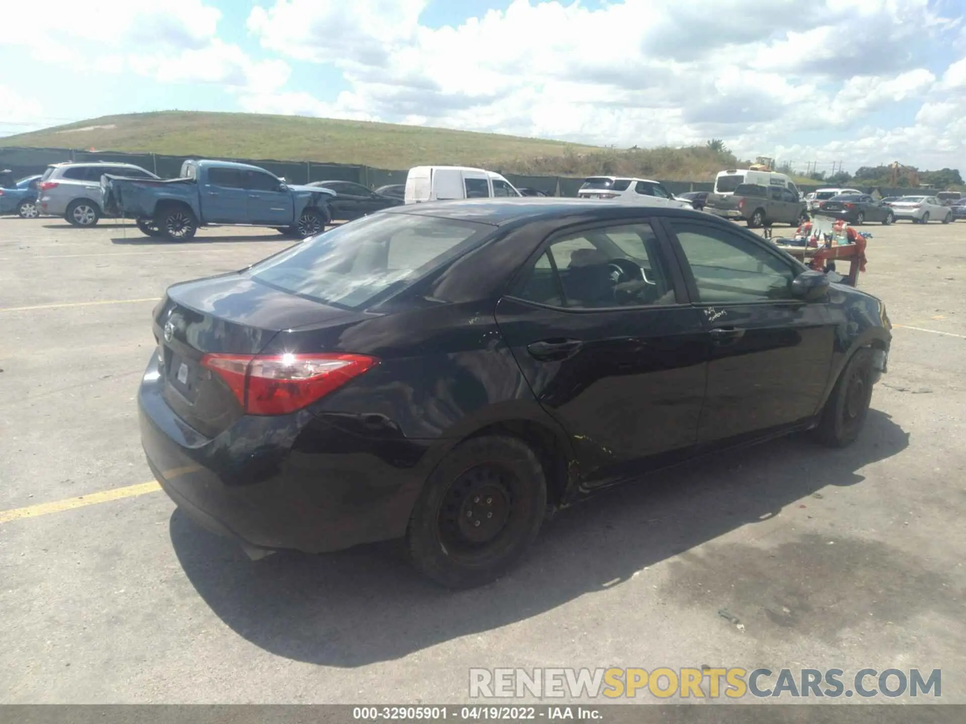 4 Photograph of a damaged car 2T1BURHE8KC125208 TOYOTA COROLLA 2019