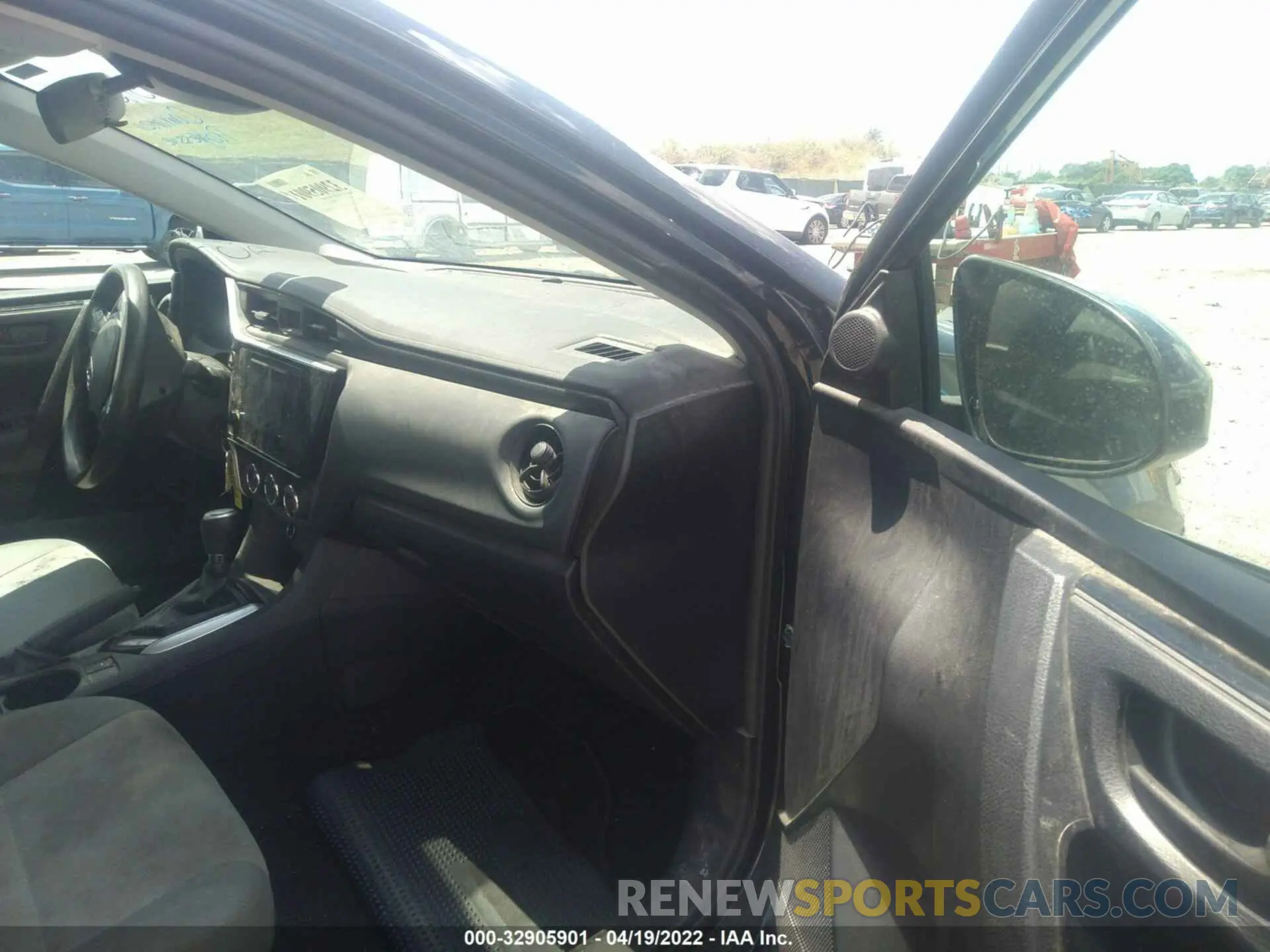 5 Photograph of a damaged car 2T1BURHE8KC125208 TOYOTA COROLLA 2019