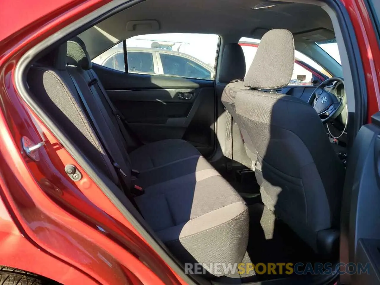10 Photograph of a damaged car 2T1BURHE8KC125564 TOYOTA COROLLA 2019