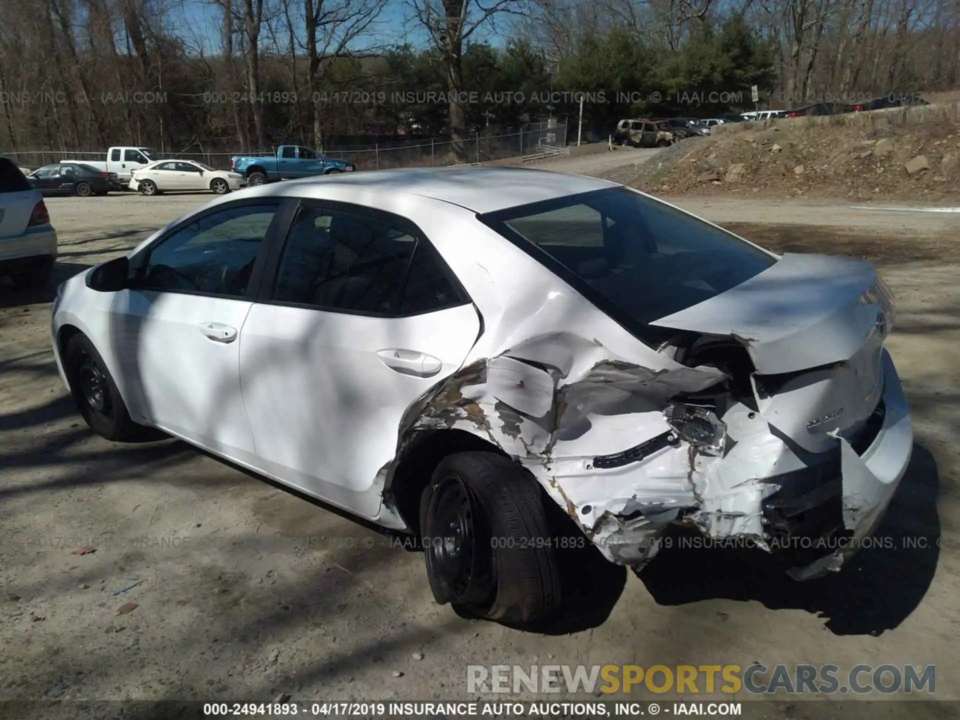 3 Photograph of a damaged car 2T1BURHE8KC128982 TOYOTA COROLLA 2019