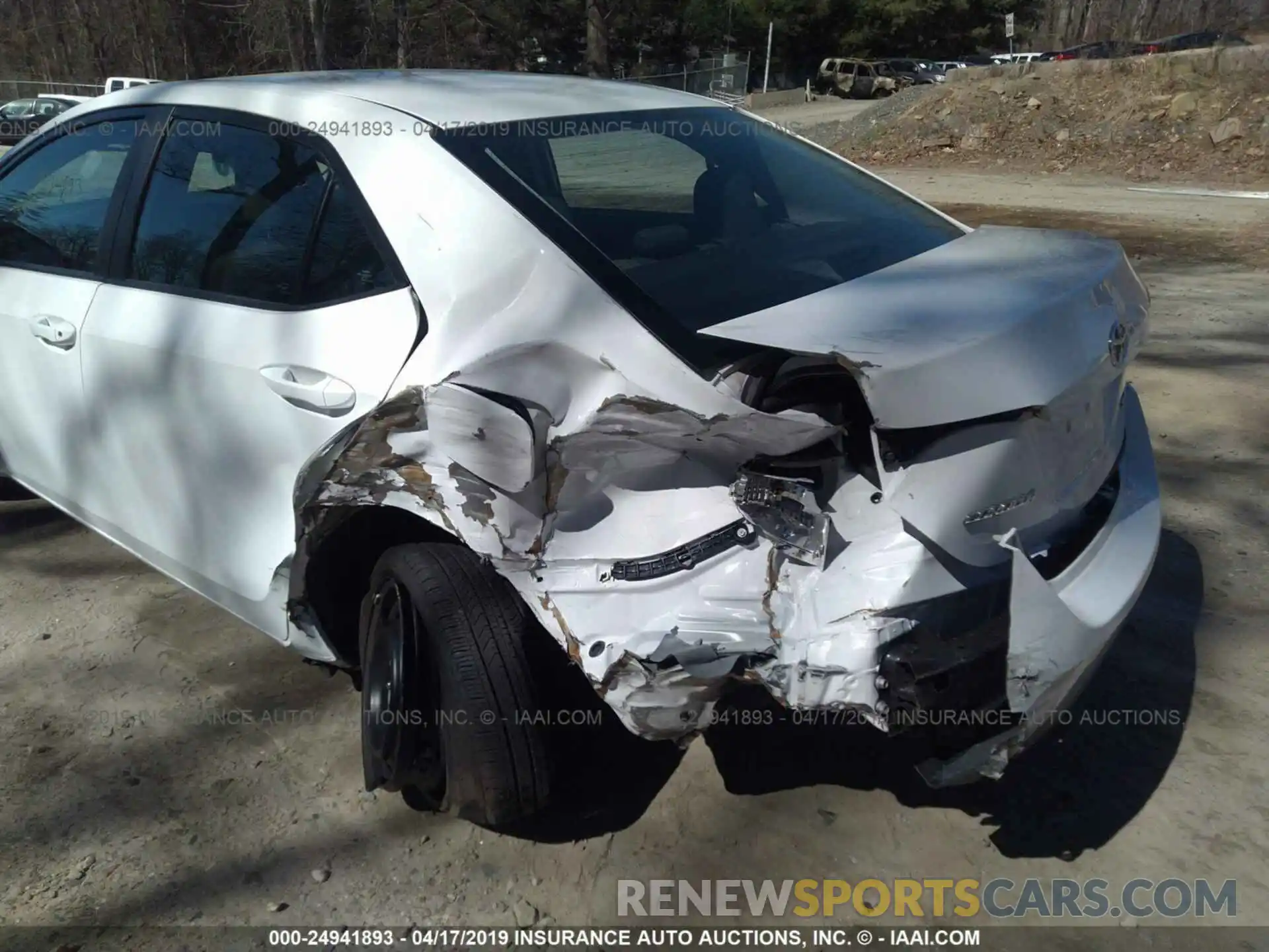 6 Photograph of a damaged car 2T1BURHE8KC128982 TOYOTA COROLLA 2019