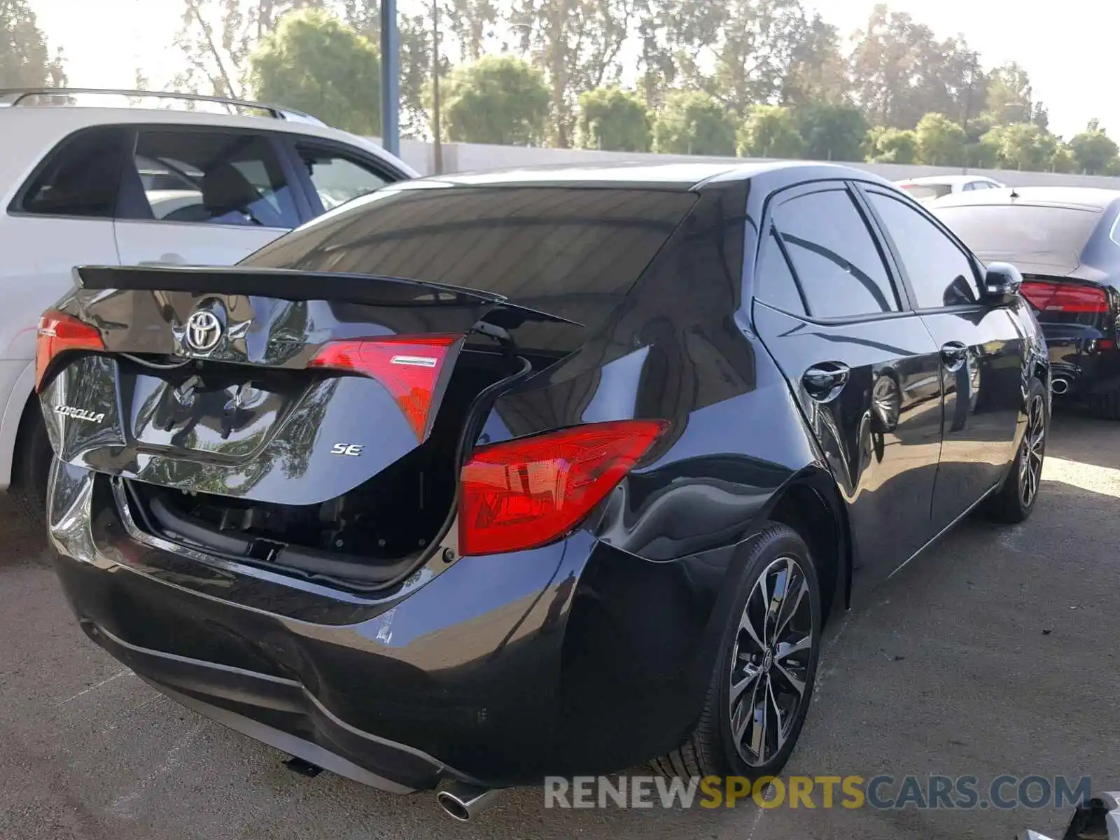 4 Photograph of a damaged car 2T1BURHE8KC129047 TOYOTA COROLLA 2019