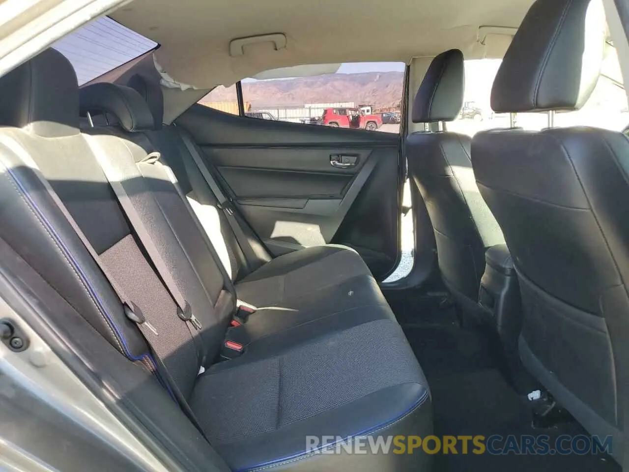 10 Photograph of a damaged car 2T1BURHE8KC129694 TOYOTA COROLLA 2019