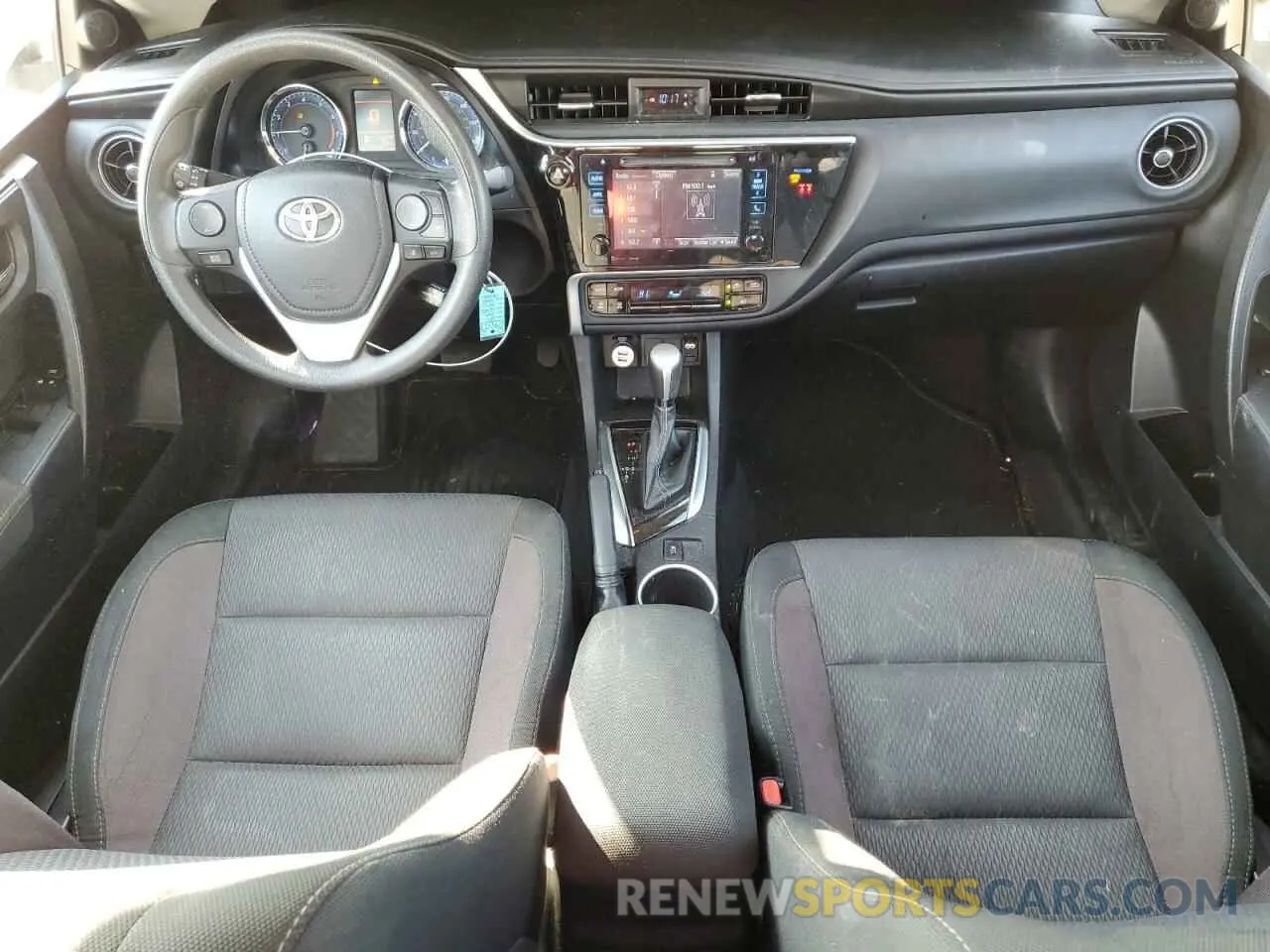 8 Photograph of a damaged car 2T1BURHE8KC149041 TOYOTA COROLLA 2019