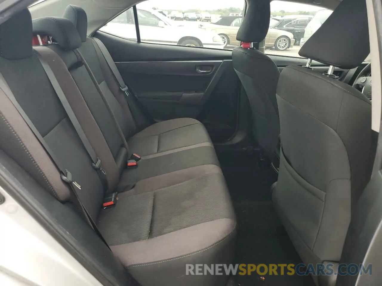 10 Photograph of a damaged car 2T1BURHE8KC153624 TOYOTA COROLLA 2019