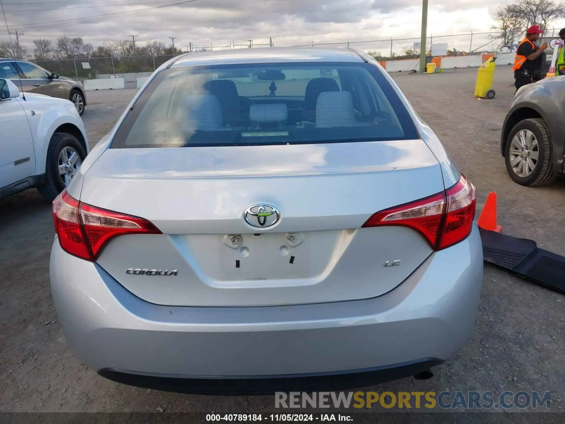 15 Photograph of a damaged car 2T1BURHE8KC157818 TOYOTA COROLLA 2019